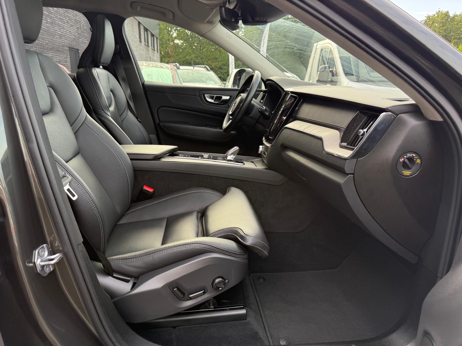 Volvo XC60 2.0 T8 Plug-in hybrid AWD Inscription Exclusive | 1E EIGENAAR | 3/6/12 MND GARANTIE | PANO | LED | ACC | DAB | CARPLAY | TREKHAAK | STOELKOELING |