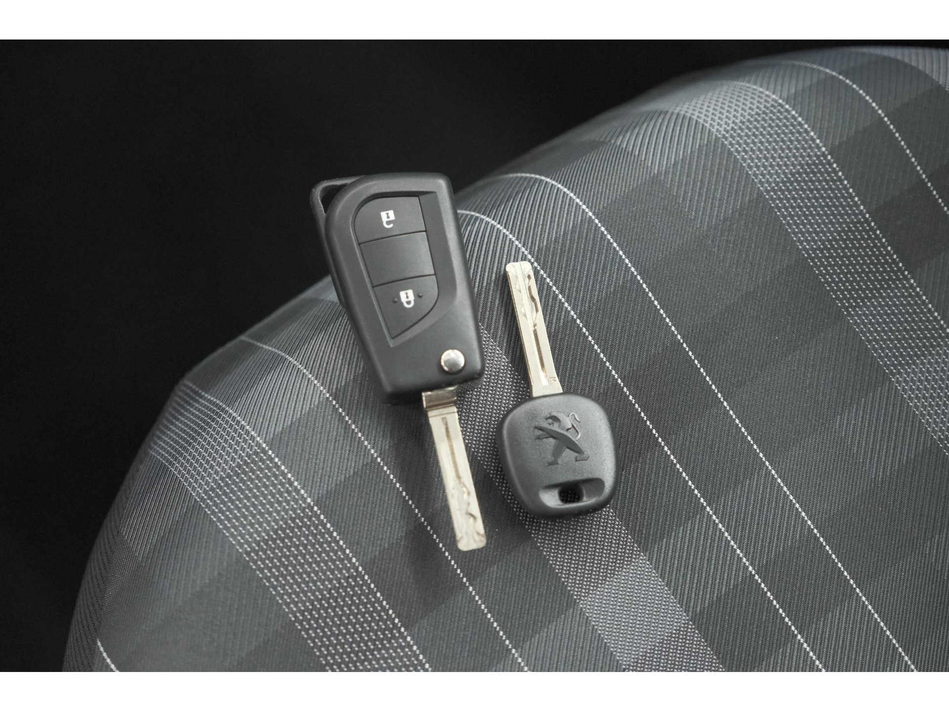 Peugeot 108 1.0 e-VTi Active | Unieke Auto! | Automaat | Airco | Getint Glas | Bluetooth Radio | 5 Deurs