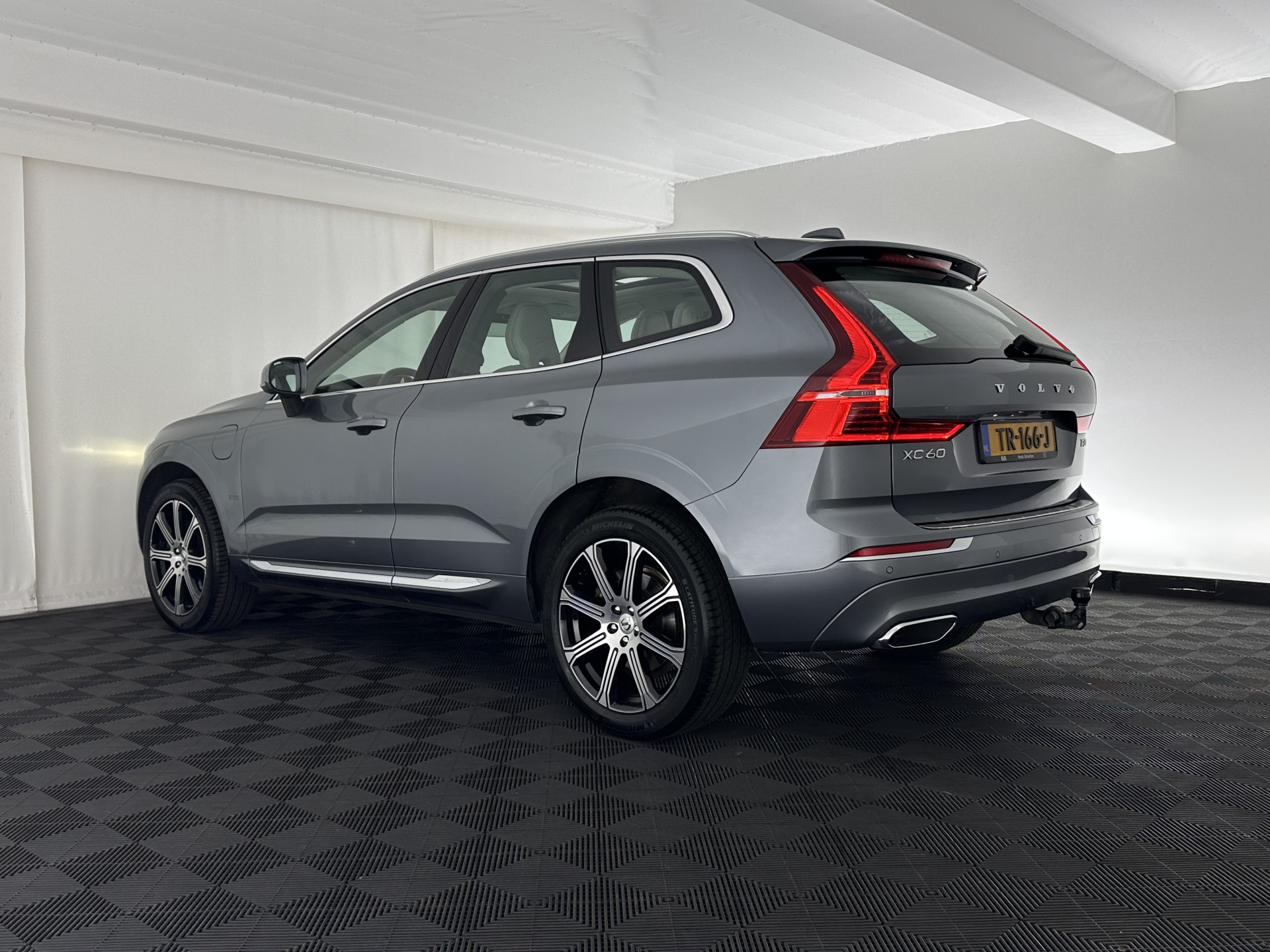Volvo XC60 2.0 T8 Twin Engine AWD Inscription (Plug-In) (INCL-BTW) Aut. *PANO | LEATHER | FULL-LED | MEMORY-PACK | HARMAN/KARDON | TOPVIEW | DIGI-COCKPIT | KEYLESS | HEATED-SPORTSEATS | NAVI-FULLMAP | ECC | PDC | ADAPTIVE-CRUISE | TOWBAR | HEAD-UP