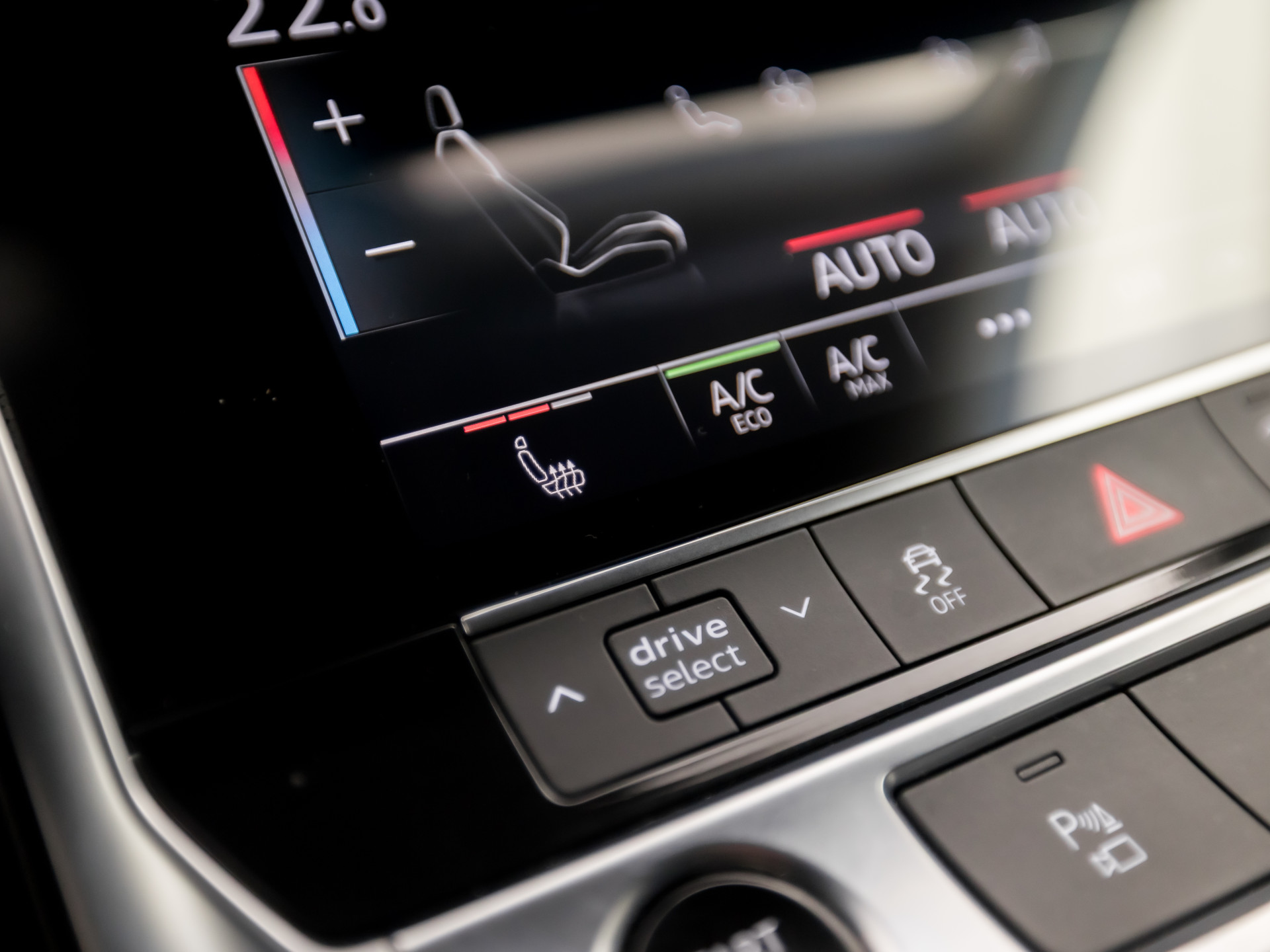 Audi A6 Avant 55 TFSI e quattro S-Line Competition 368Pk Automaat (2X S-LINE, APPLE CARPLAY, SPORTZETELS, NAPPA LEDER, MEMORY SEATS, CAMERA, ADAPTIVE CRUISE, ELEK ACHTERKLEP, STOELVERWARMING ACHTER, NIEUWSTAAT)