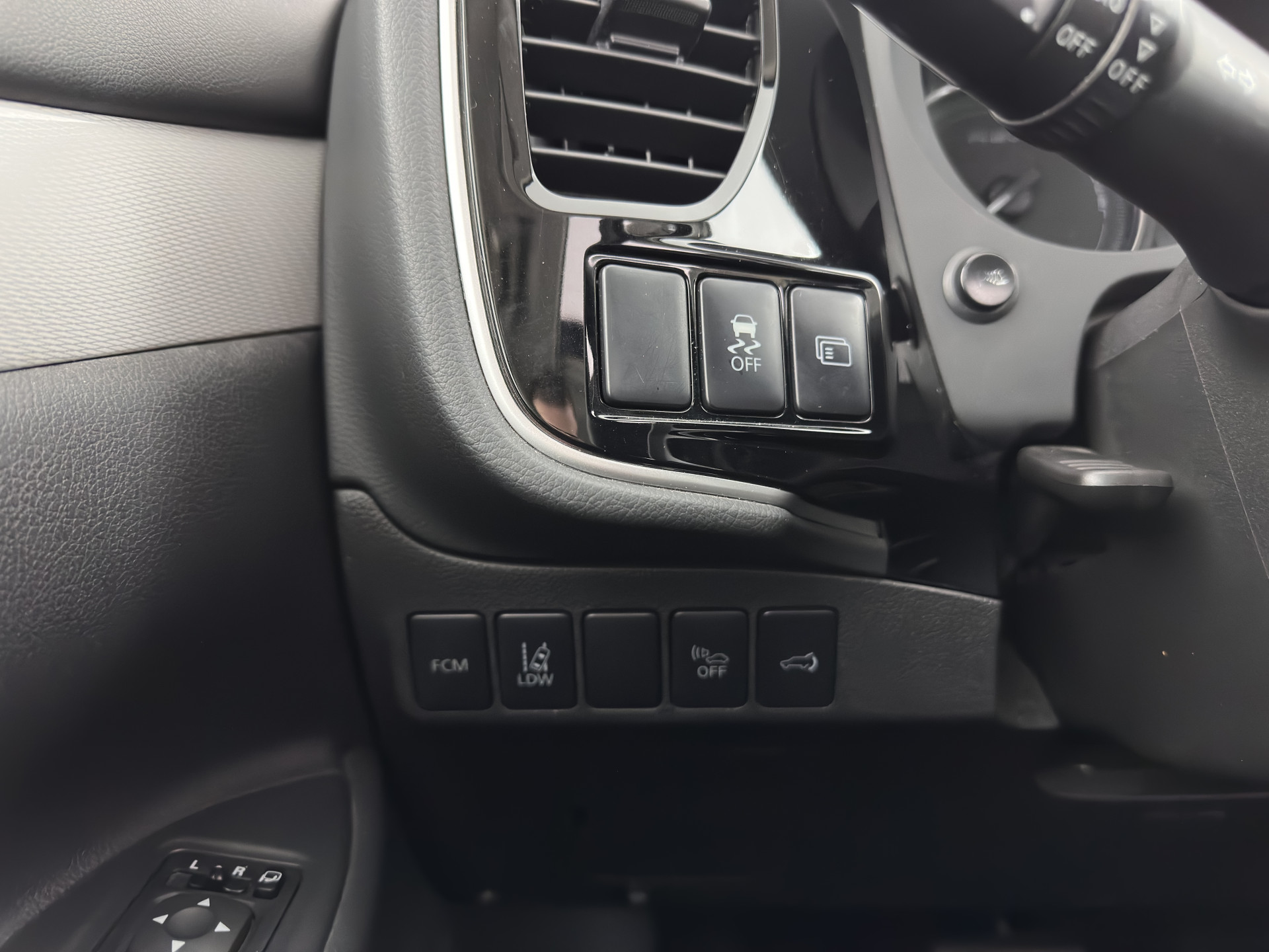 Mitsubishi Outlander 2.0 PHEV Instyle+ (Plug-In) Aut.* FULL-LEATHER | XENON | NAVI-FULLMAP | KEYLESS | CAMERA | HEATED-COMFORTSEATS | ECC | SHIFT-PADDELS | PDC | CRUISE | DAB | TOWBAR | PRIVACY-GLASS | LANE-ASSIST | 18'' ALU*