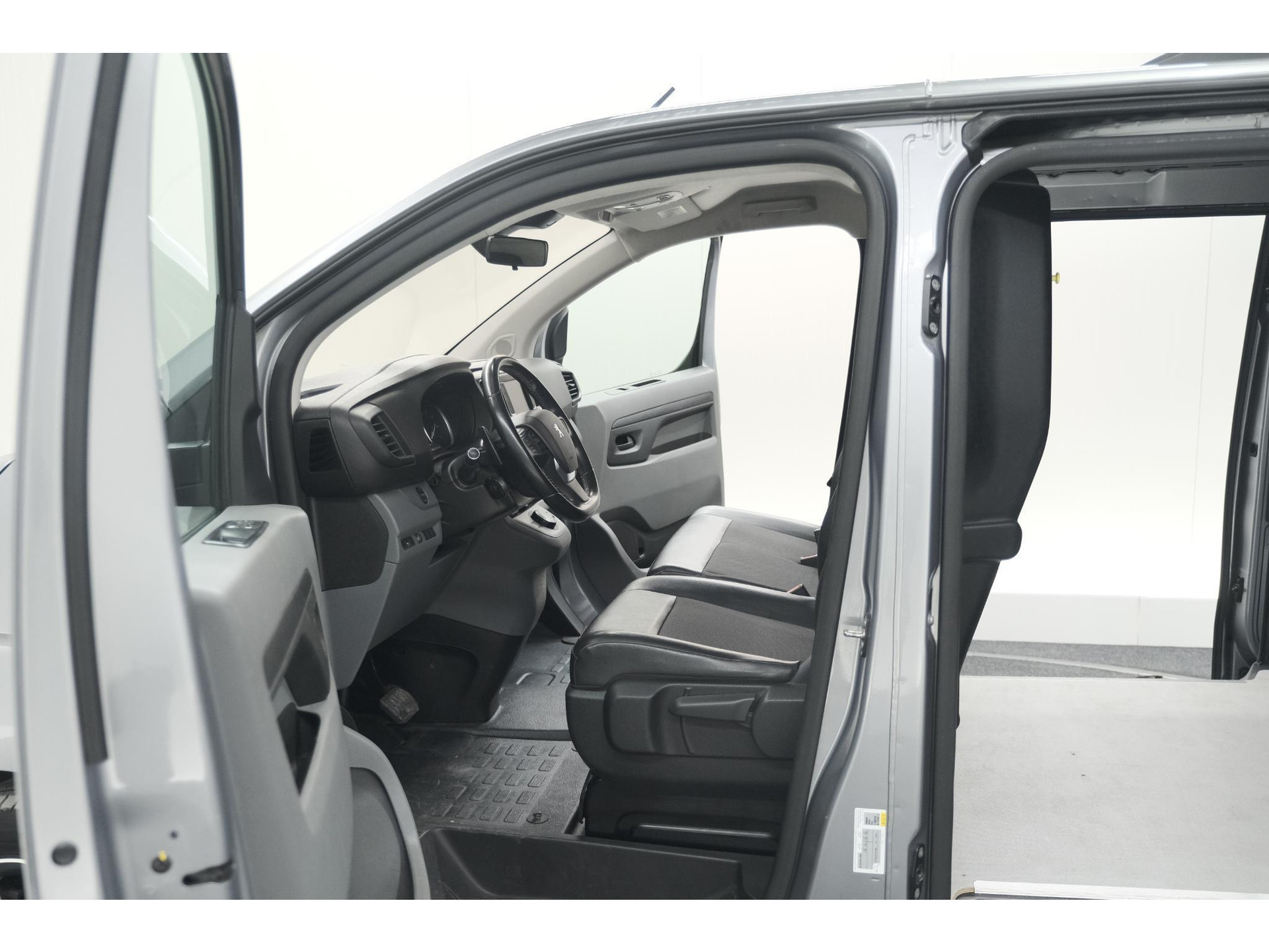 Peugeot Expert 2.0 BlueHDI 180 Automaat Standard Premium | Standkachel | Trekhaak | Head-Up Display | Camera | Apple Carplay | Laadruimte Betimmering