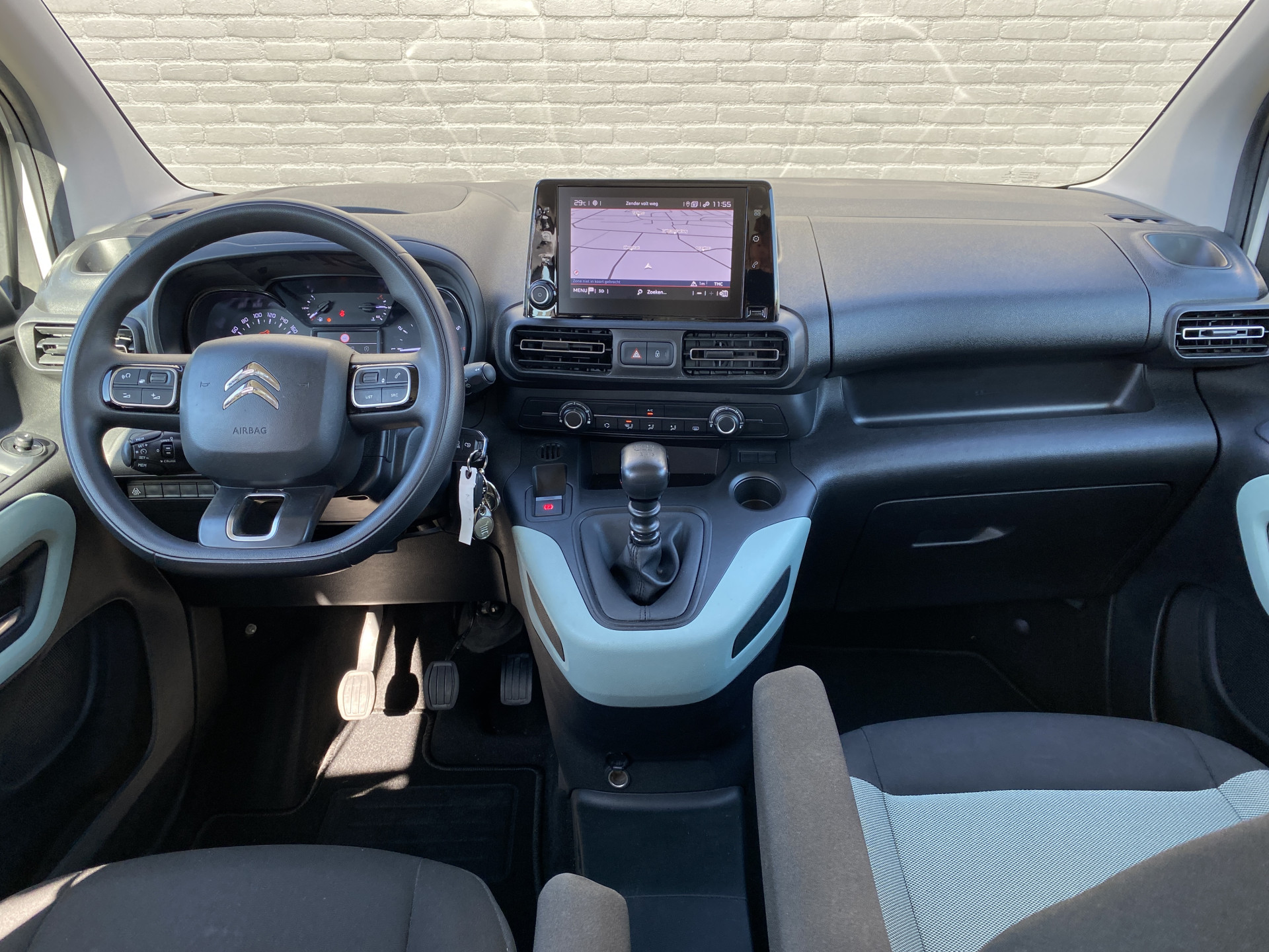 Citroën Berlingo 1.2 PureTech Feel | dealer onderh. | navigatie | cruise control | airco | parkeersensoren | all season banden