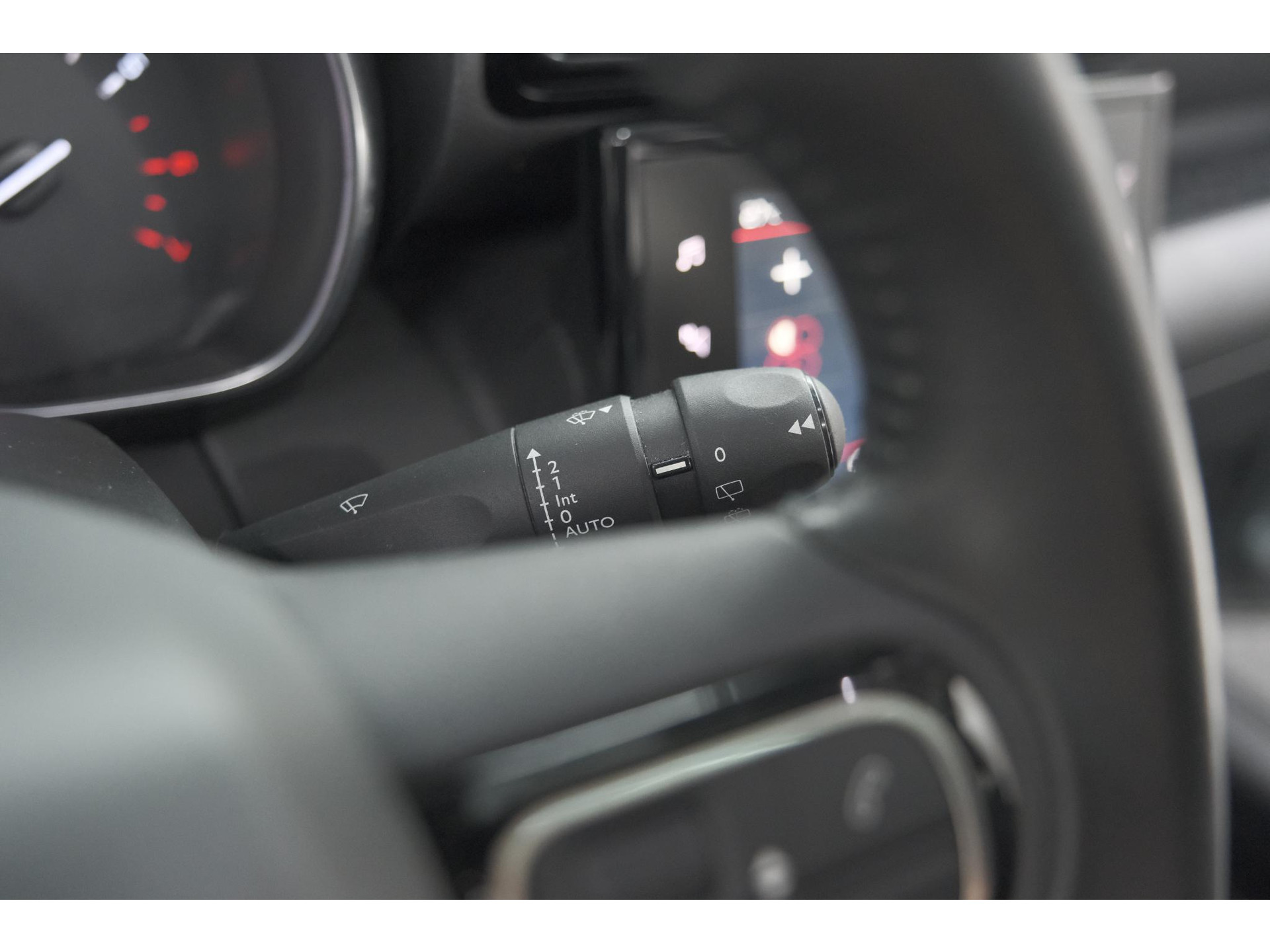 Citroen C3 Aircross PureTech 110 EAT6 Shine | Trekhaak | Panoramadak | Head-Up Display | Camera | Navigatie
