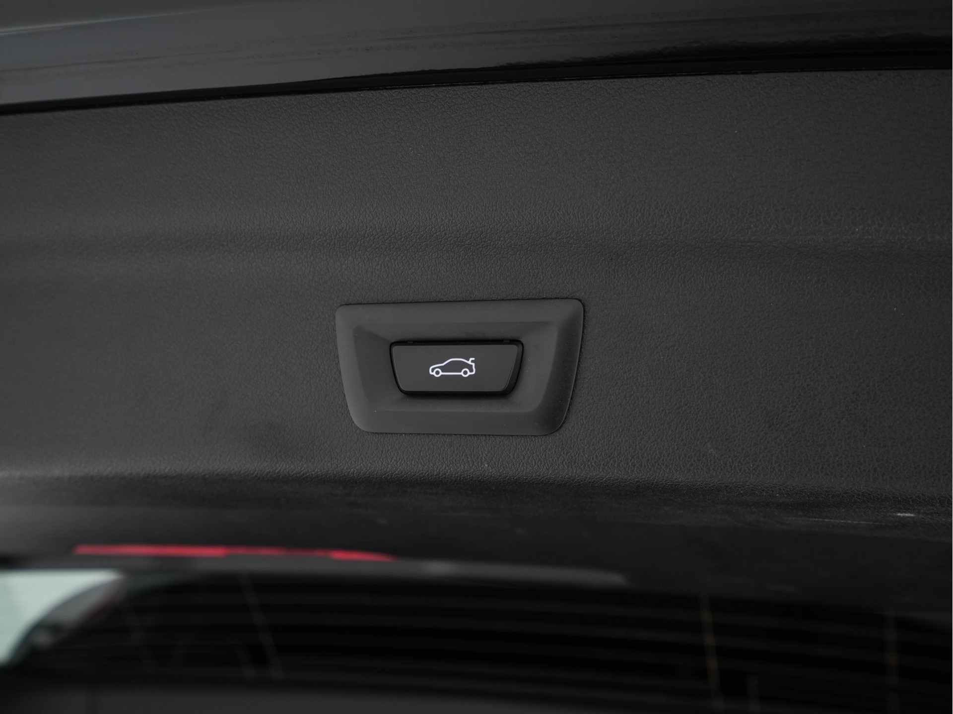 BMW iX1 xDrive30 Launch Edition 67 kWh [ 3-Fase-11kW ] {SOH-100%} (INCL-BTW) Aut. *FULL-LED | DIGI-COCKPIT | DAB+ | NAVI-FULLMAP | PRIVACYGLASS | COMFORTSEATS | ECC | PDC | CRUISE | 18''ALU*