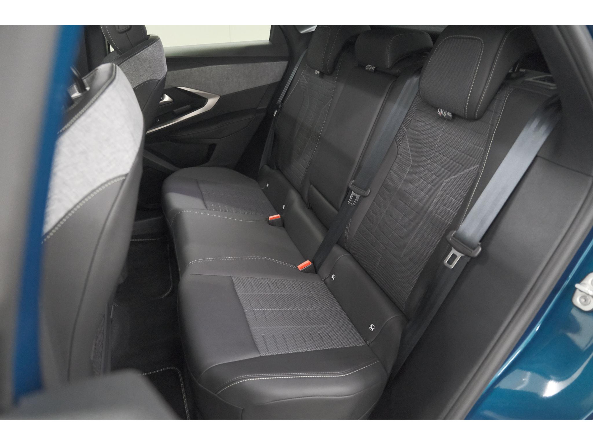 Peugeot 3008 1.2 Hybrid 145 GT | Panoramadak | Focal Hi-Fi | 360 Camera | Elektronische kofferklep