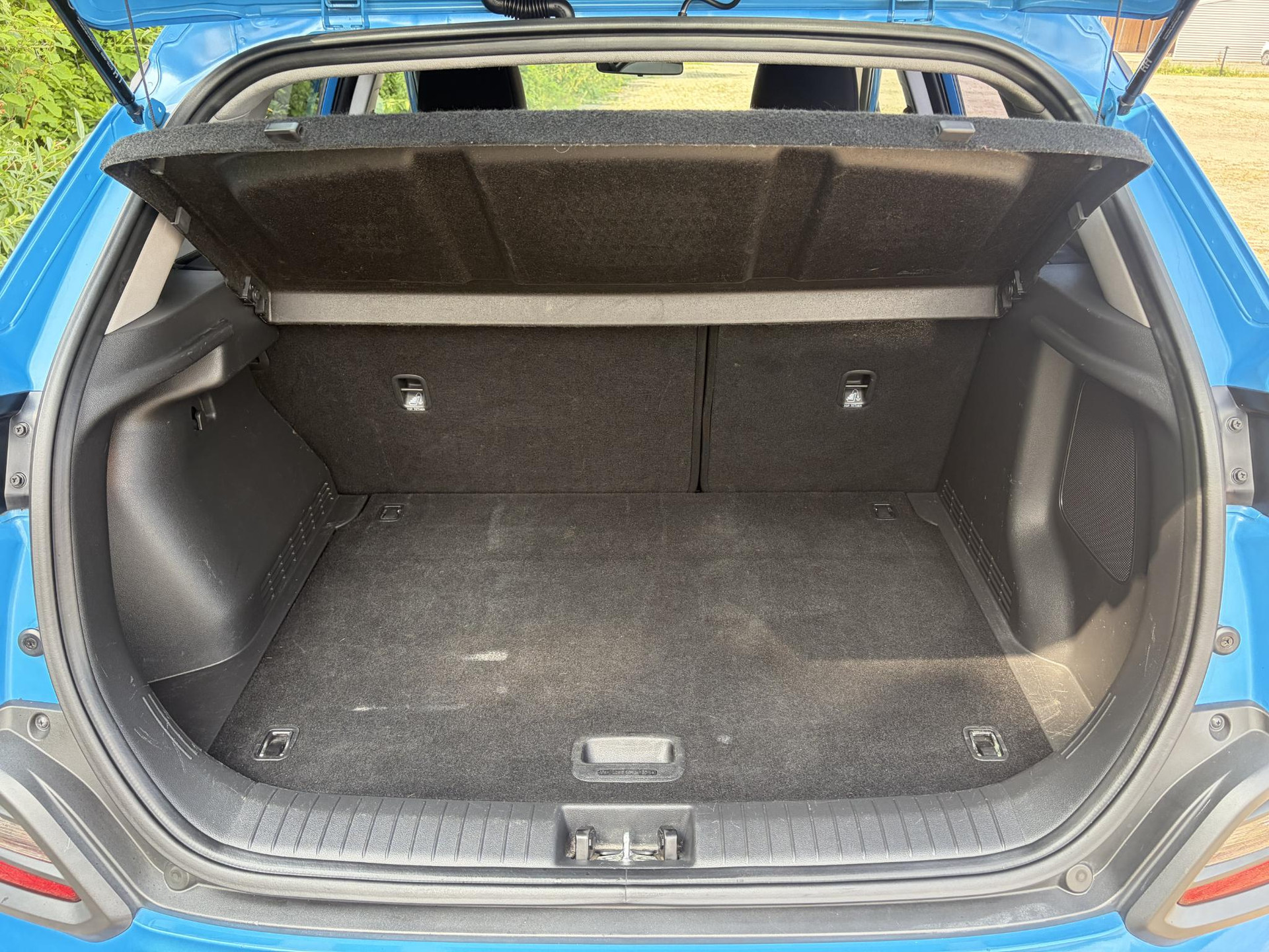 Hyundai Kona 1.0T Essence 2e Eigenaar,Trekhaak,Camera,Carplay,Navi,Clima,Cruise,6 Bak,N.A.P,120pk,Lm velgen,Rijstrooksensor,Pdc,Apk tot 03-2027
