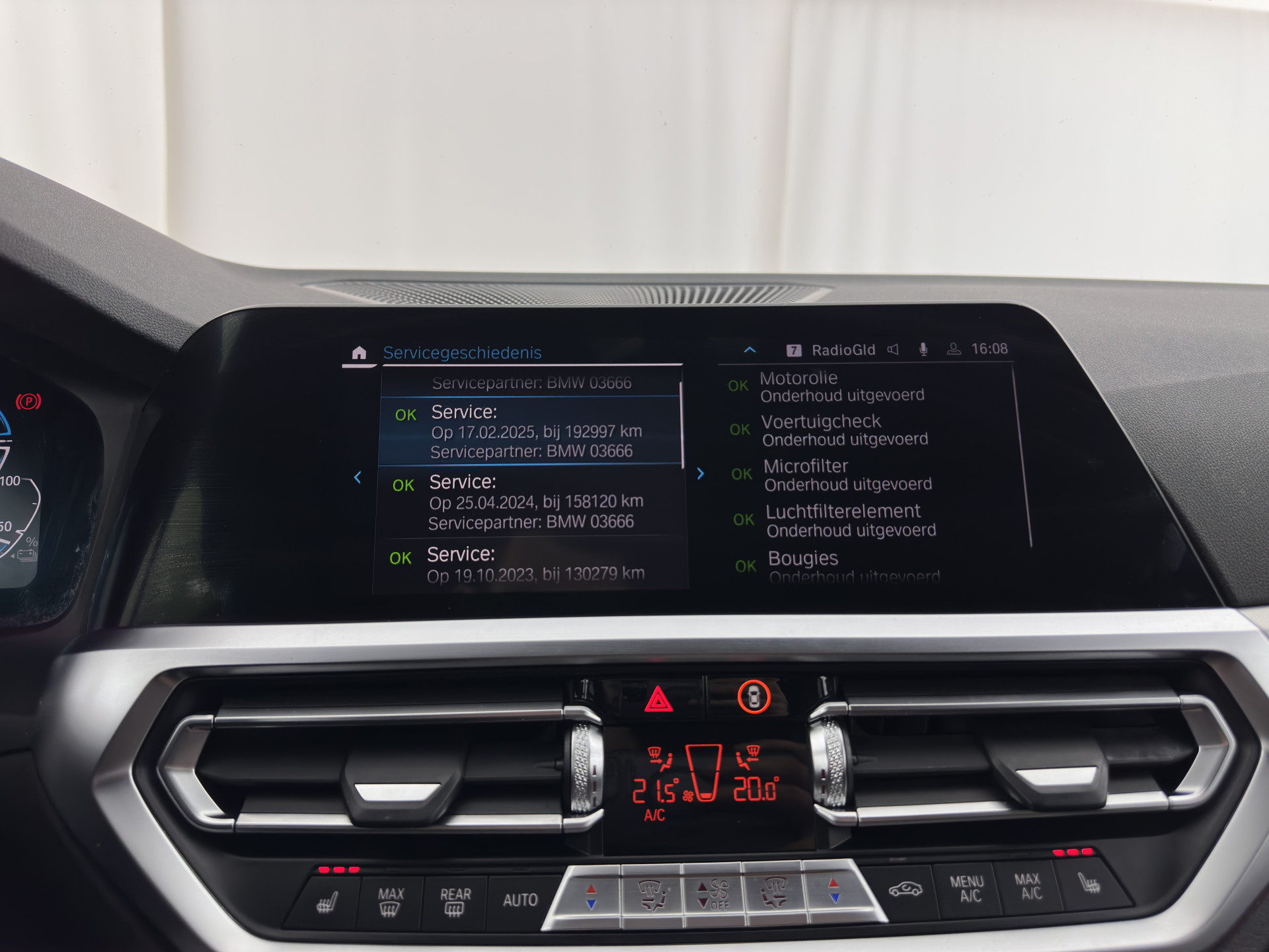 BMW 3-serie Touring 320e M-Sportpack Business Edition Plus (Plug-In) (INCL-BTW) *PANO | LASER-LED | LEATHER | HEATED-SPORTSEATS | HARMAN/KARDON | VIRTUAL-COCKPIT | AMBIENT-LIGHT | NAVI-FULLMAP | DAB+ | 18''ALU*