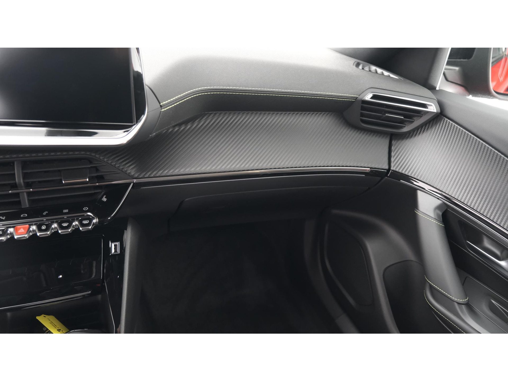 Peugeot 2008 PureTech 130 GT | Camera | Dodehoekdetectie | Navigatie | Parkeersensoren | Stoelverwarming