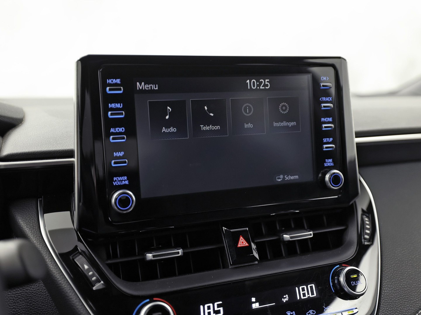 Toyota Corolla 1.8 Hybrid Sport Automaat (VIRTUAL COCKPIT, APPLE CARPLAY, CAMERA, STUUR/STOELVERWARMING, SPORTSTOELEN, ADAPTIVE CRUISE, ZWART HEMEL, NIEUWE APK, NIEUWSTAAT)