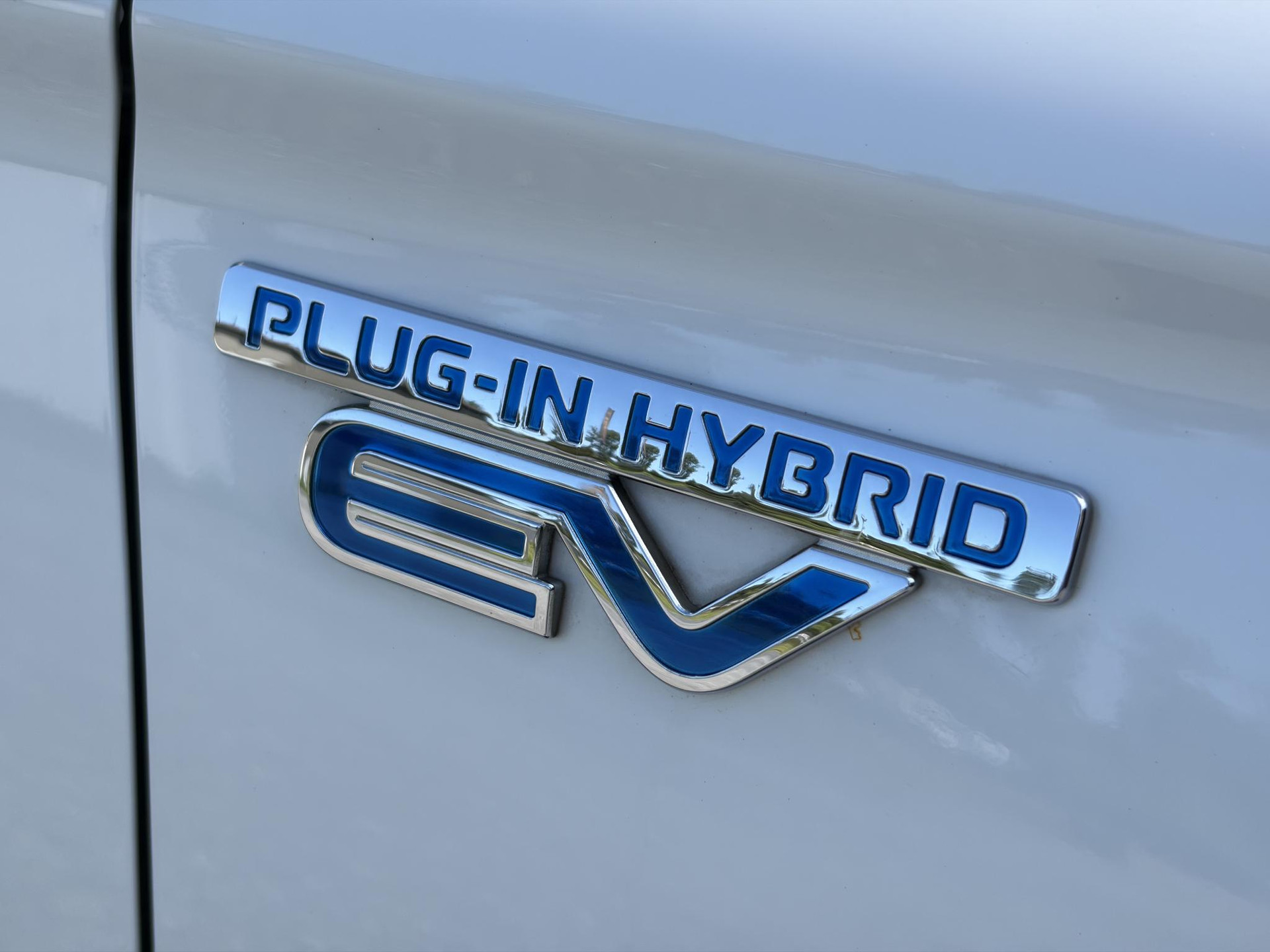 Mitsubishi Outlander 2.0 PHEV Business Edition SOH 73%,Trekhaak,Navi,Camera,Keyless,Halfleder,Clima,Cruise,Lm velgen,N.A.P,Apk tot 04-2027