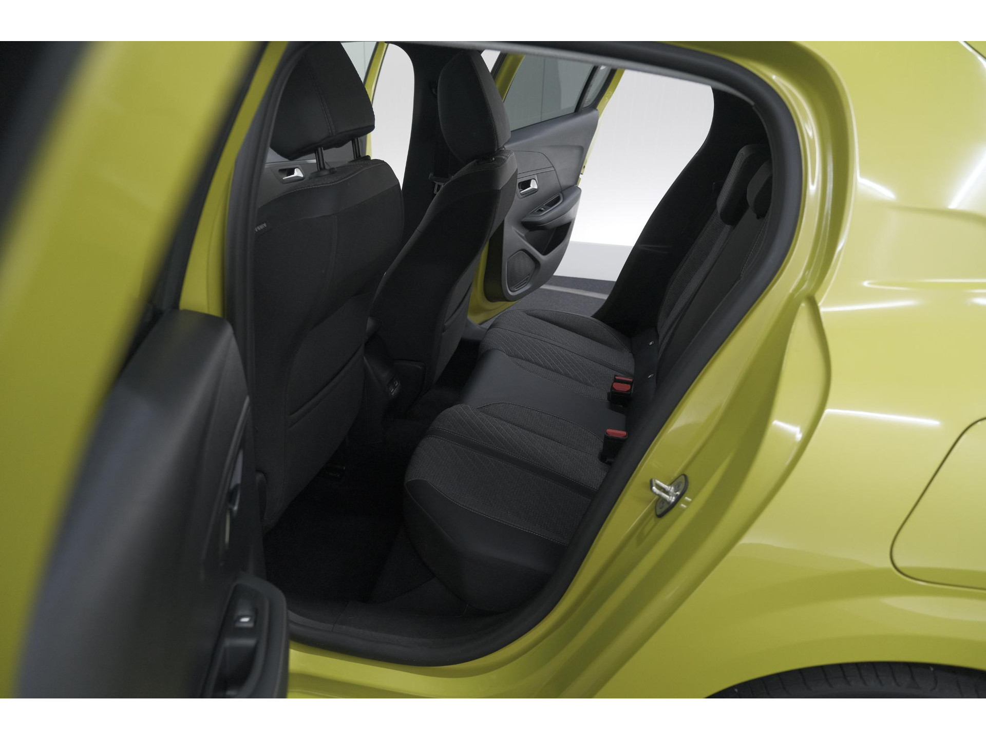 Peugeot 208 PureTech 100 Allure | Apple Carplay | Parkeersensoren | Climate Control