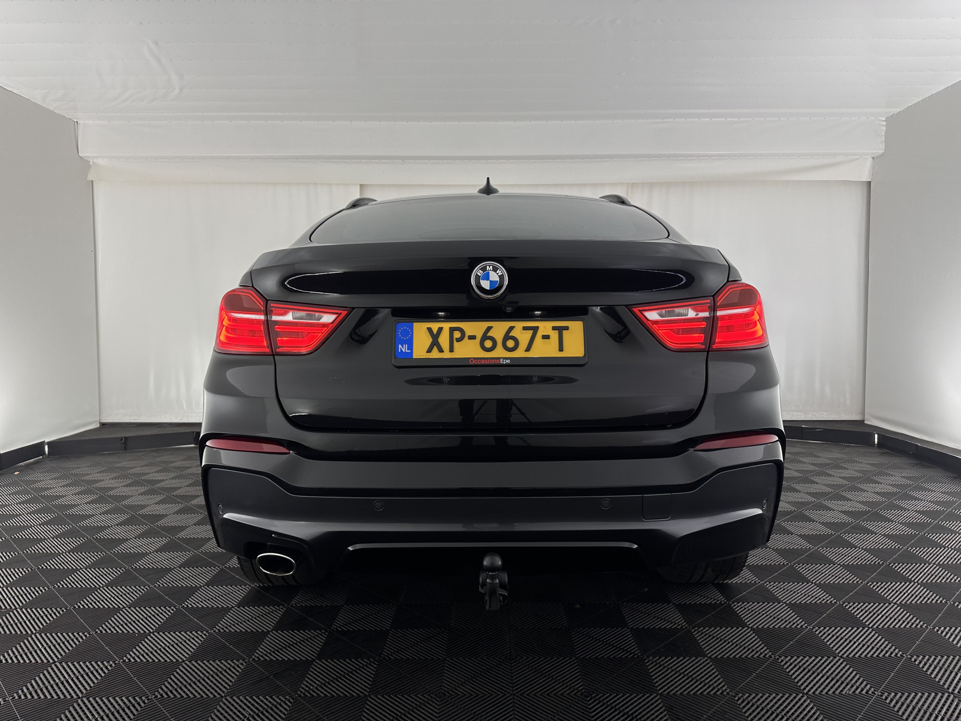 BMW X4 xDrive20d M-Sportpack High Executive Black-Edition Aut. *PANO | LEATHER | BI-XENON | ADAPTIVE-CRUISE | KEYLESS | HEATED-SPORTSEATS | NAVI-FULLMAP | CAMERA | ECC | HEAD-UP | PDC | SHIFTPADDLES | TOWBAR | PRIVACYGLASS | 20''ALU *