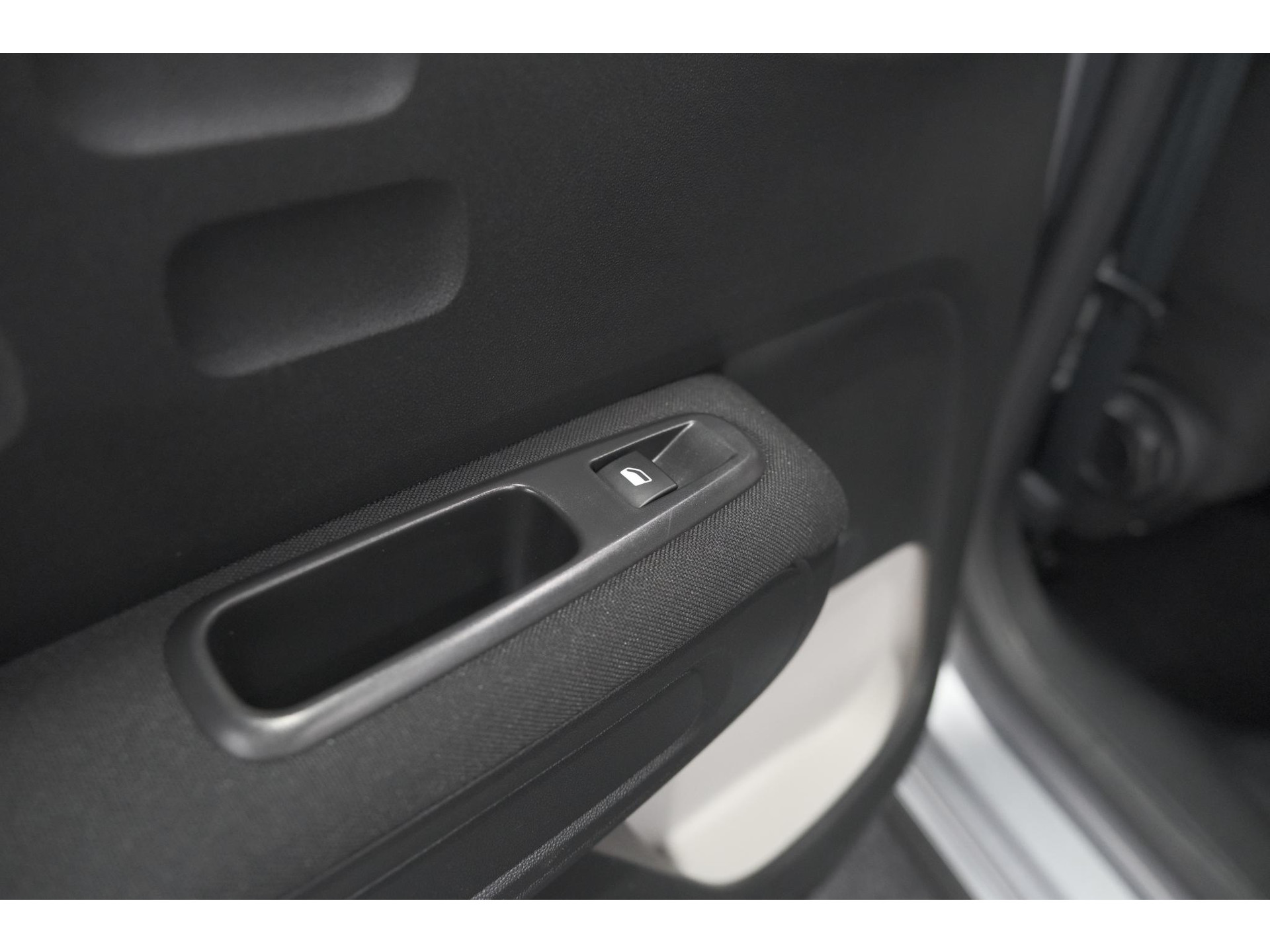 Citroen C3 PureTech 110 EAT6 Shine | Camera | Navigatie | Parkeersensoren | Apple Carplay | 17 Inch Lichtmetalen Velgen