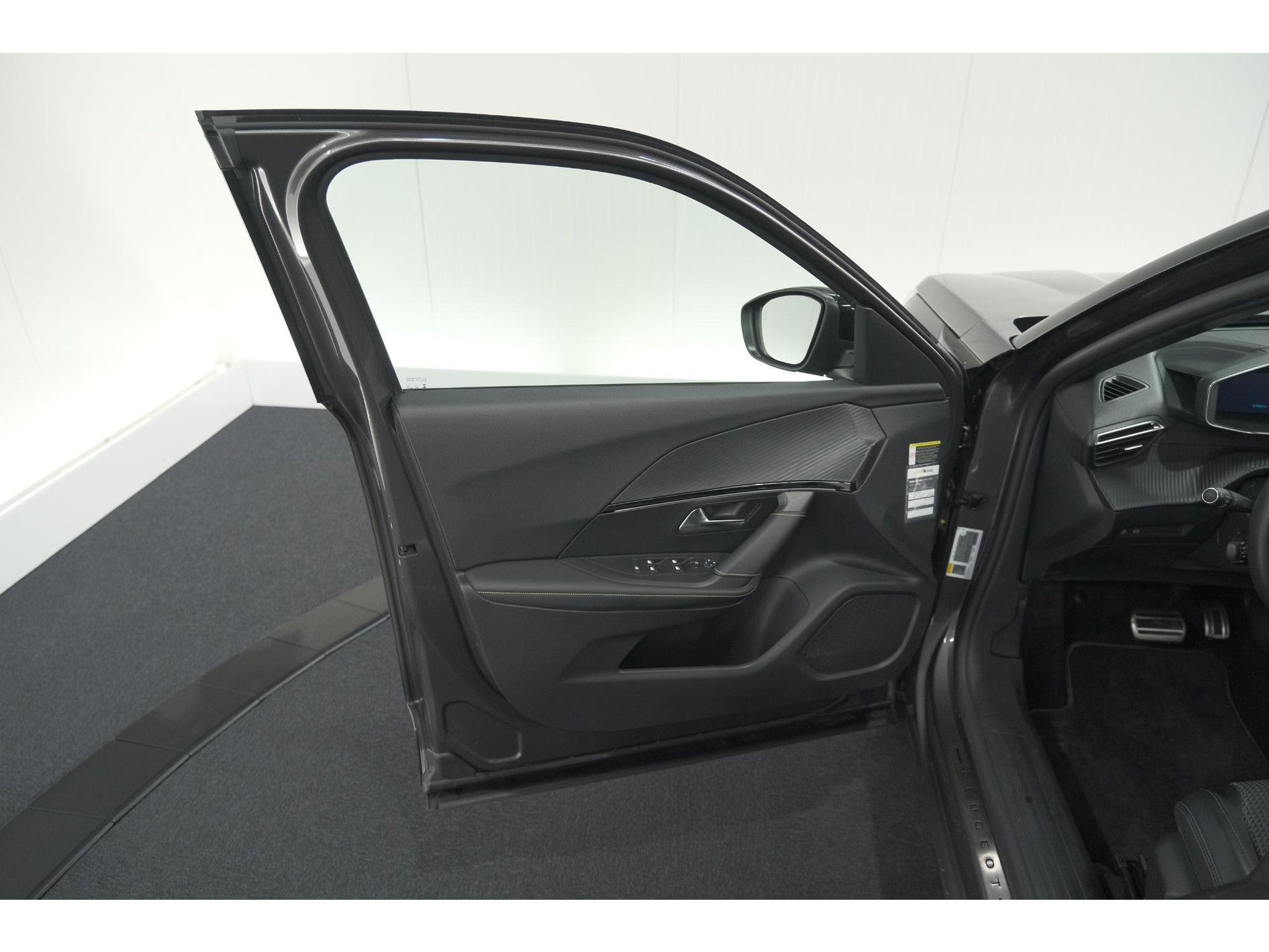 Peugeot 2008 PureTech 130 EAT8 GT | Camera | Dodehoekdetectie | Apple Carplay | Pack Winter