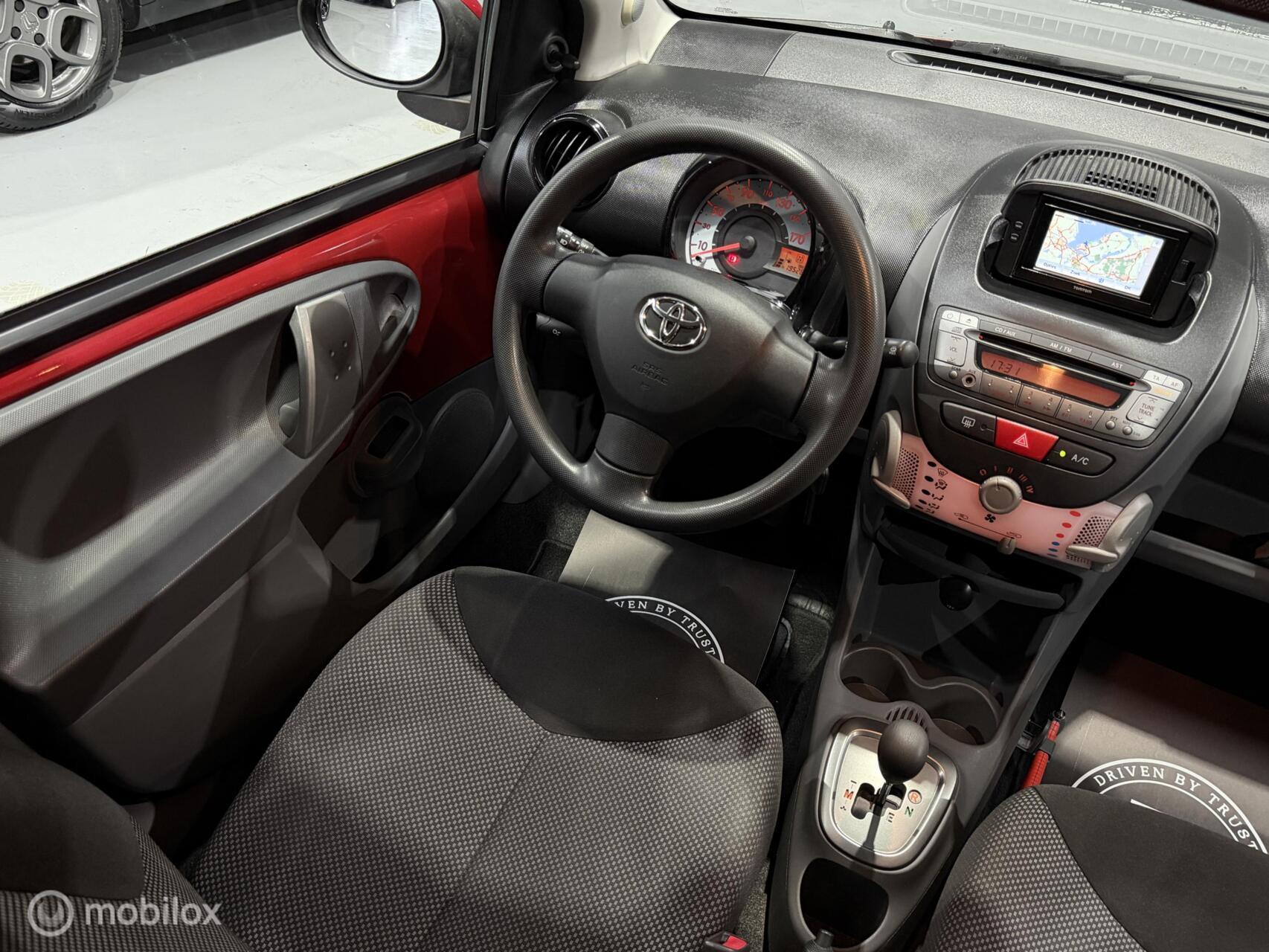 Toyota Aygo 1.0-12v Aspiration Red Navigator|Automaat|NAP|Navi
