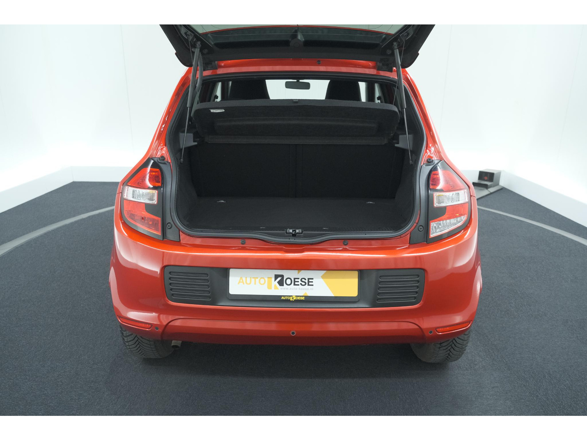 Renault Twingo 1.0 SCe Limited | Automaat | Parkeersensoren | Allseason Banden | Bluetooth Radio