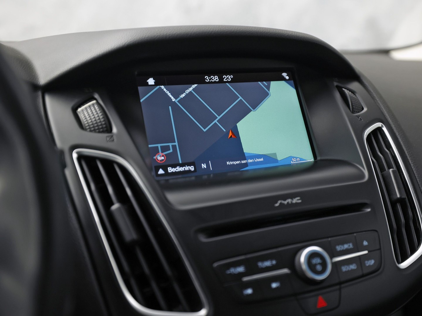 Ford Focus Wagon 1.0 Sport Automaat (NAVIGATIE, STUUR/STOELVERWARMING, LM VELGEN, SPORTSTOELEN, CRUISE, PARKEERSENSOREN, NIEUWSTAAT)