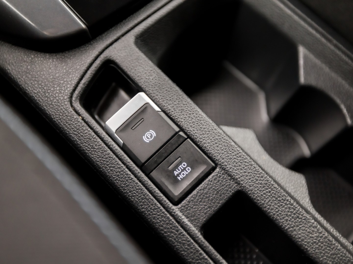 Volkswagen T-Roc 1.0 TSI Sport (APPLE CARPLAY, GROOT NAVI, STOELVERWARMING, GETINT GLAS, SPORTSTOELEN, ADAPTIVE CRUISE, PARKEERSENSOREN, NIEUWSTAAT)