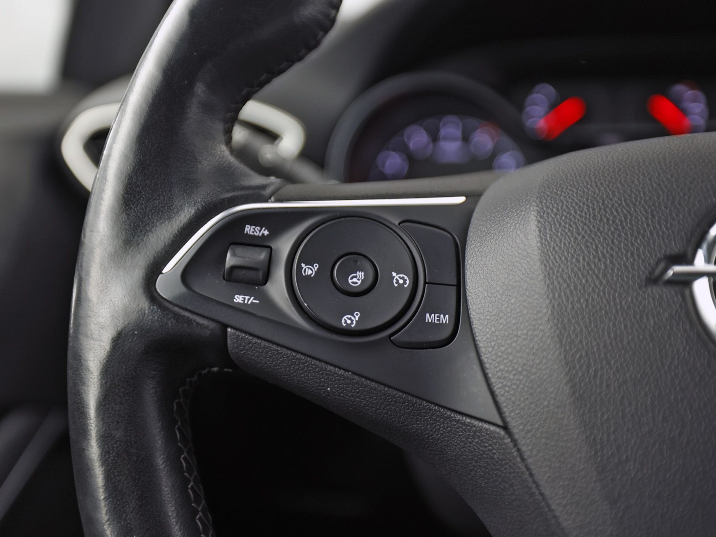 Opel Crossland 1.2 Turbo Elegance (APPLE CARPLAY, GROOT NAVI, CLIMATE, STUUR/STOELVERWARMING, SPORTSTOELEN, TREKHAAK, GETINT GLAS, CRUISE, NIEUWSTAAT)