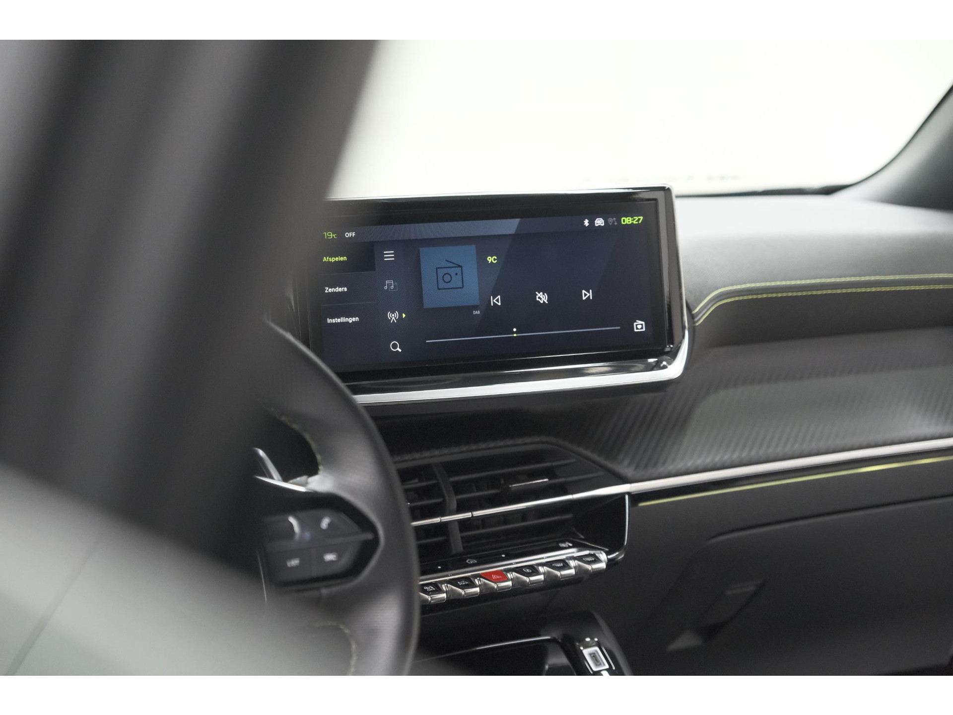 Peugeot 2008 PureTech 130 EAT8 GT | Camera | Apple Carplay | Parkeersensoren | 17 Inch Lichtmetalen Velgen