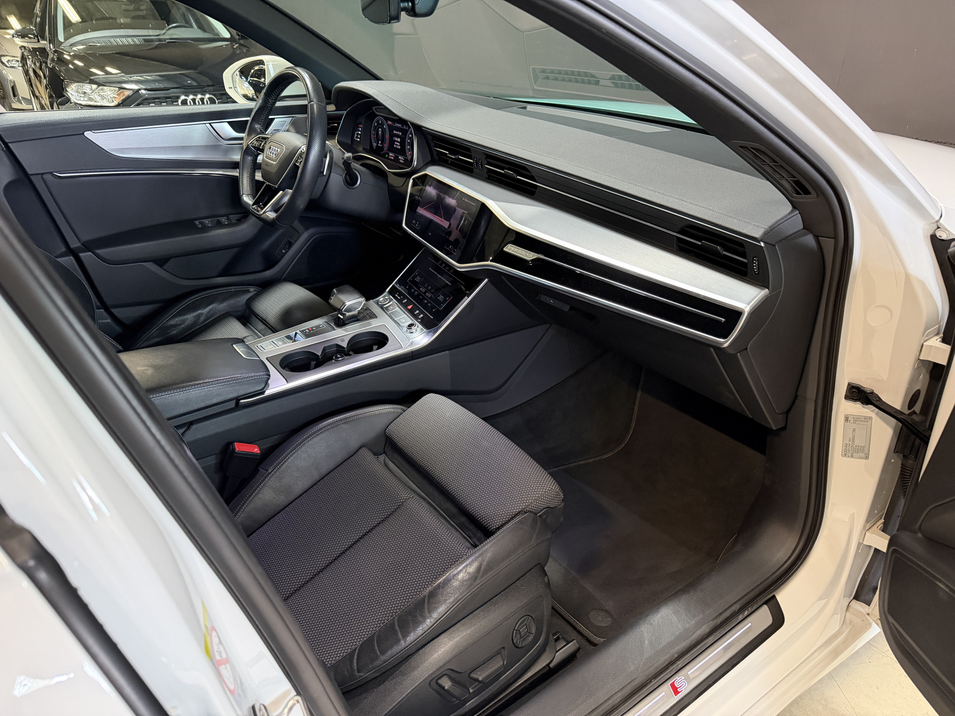 Audi A6 Avant 45 TDI quattro Sport Pro Line S | 2x S-Line | 360 Camera | Elektr. trekhaak | Full LED | Dealer onderhouden