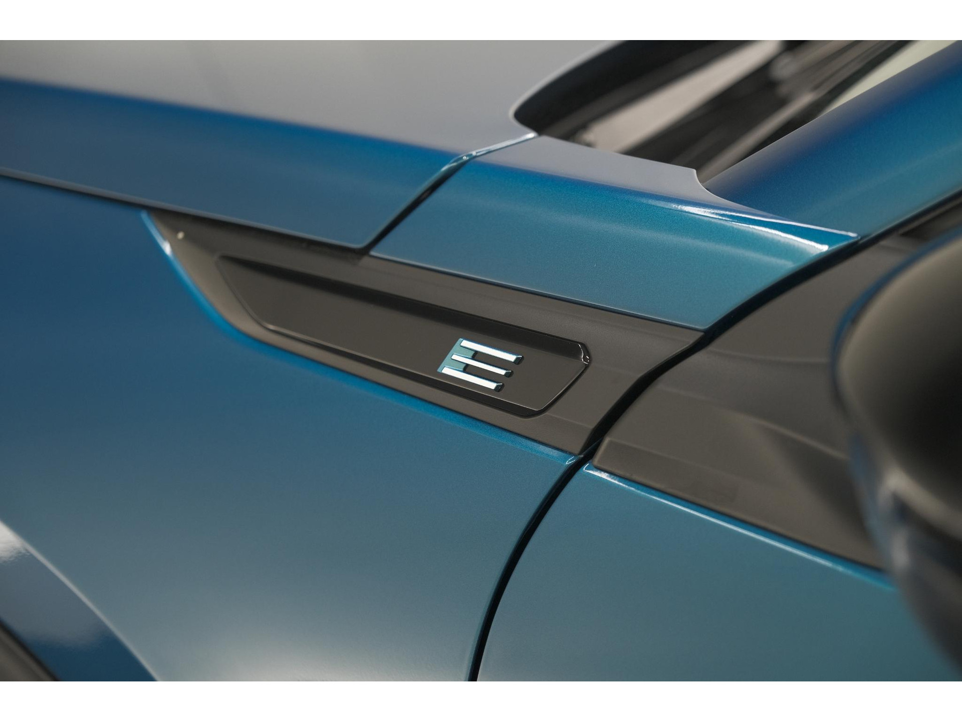 Peugeot e-2008 EV Allure Avantage 54 kWh | SOH 97,7% | 11 KW Lader | Apple Carplay | Parkeersensoren