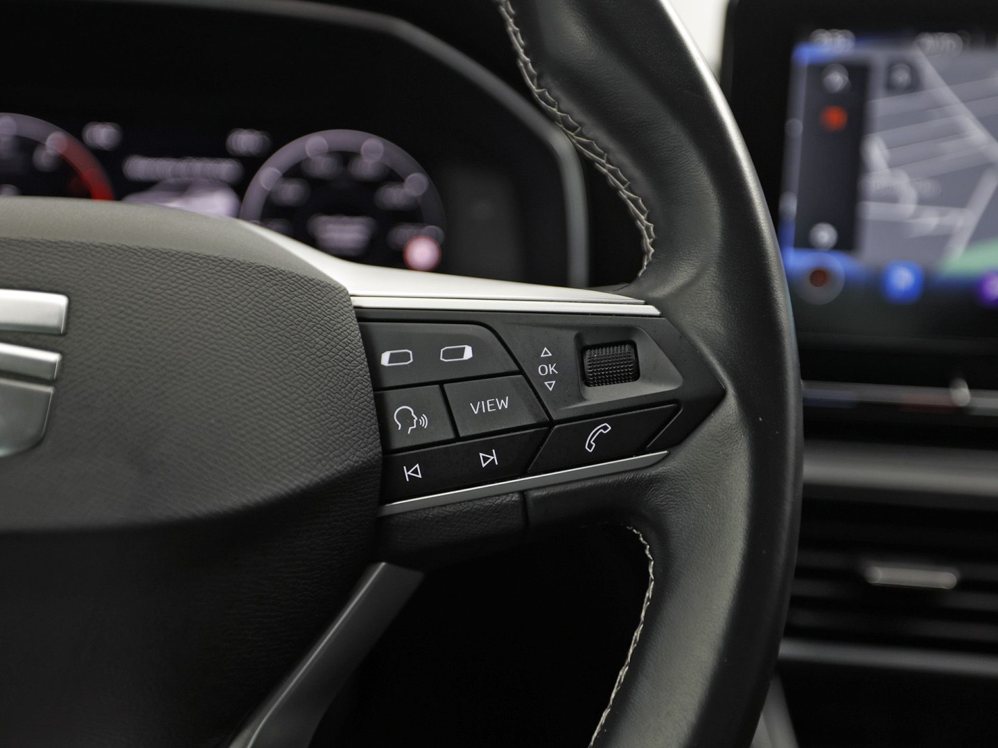 SEAT Leon 1.0 eTSI Intense Sport Automaat (VIRTUAL COCKPIT, APPLE CARPLAY, GROOT NAVI, CAMERA, SPORTSTOELEN, KEYLESS, ADAPTIVE CRUISE, NIEUWSTAAT)