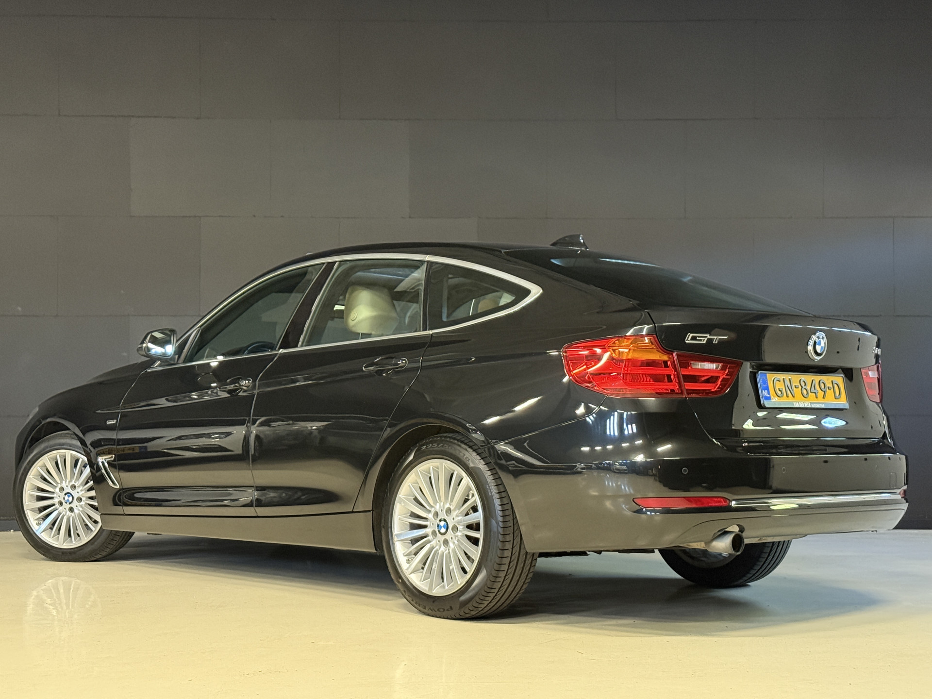 BMW 3-serie Gran Turismo 320i GT Luxury | Panoramadak | Leder | Carplay | Navi | Stoelverwarming