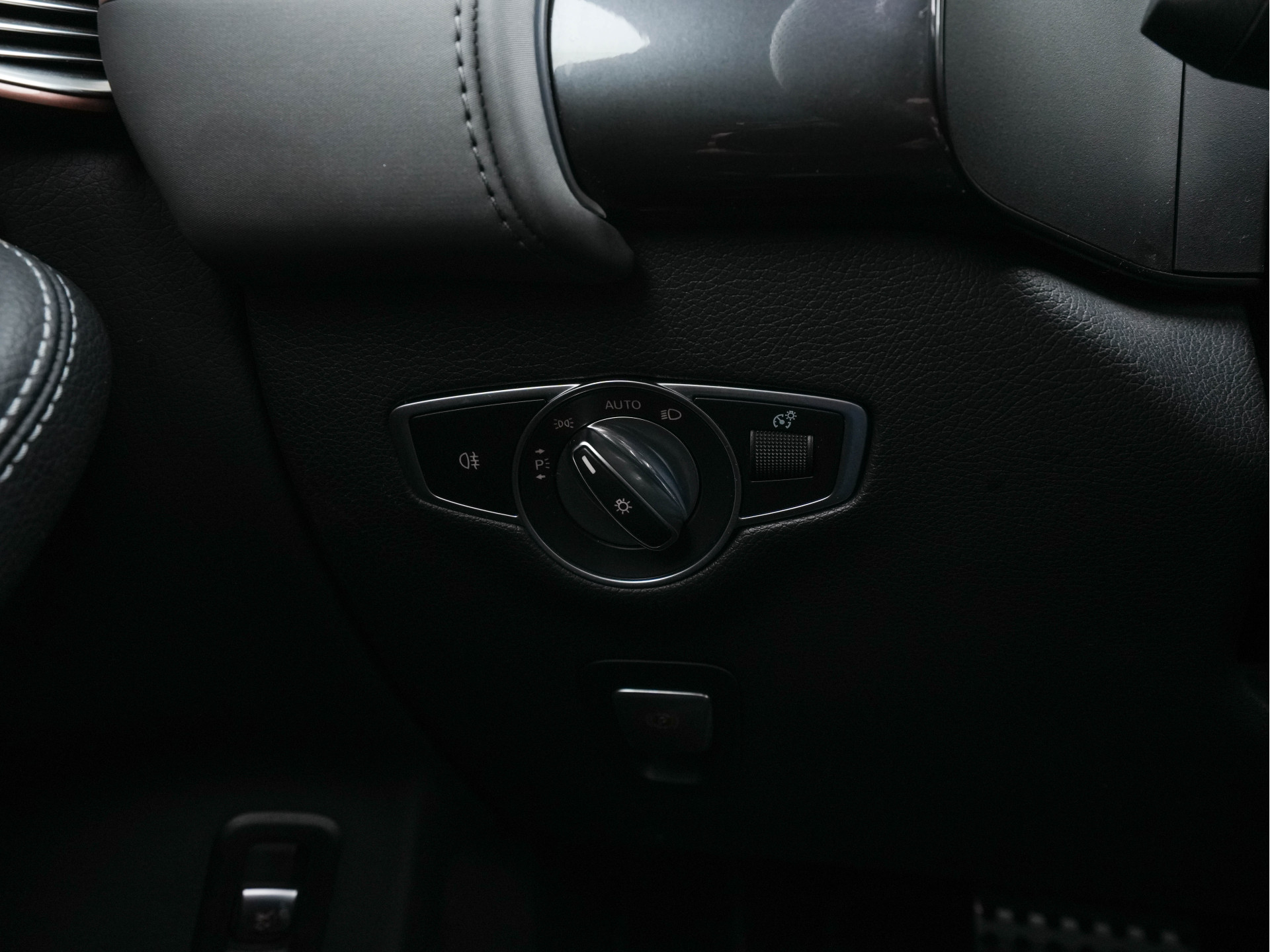 Mercedes-Benz EQC 400 4MATIC AMG-Pack Premium Plus 80 kWh (3-Fase) {SOH-94%} (INCL-BTW) *PANO | WIDESCREEN | HEAD-UP | DISTRONIC | MULTI-BEAM | BURMESTER-AUDIO | MEMORY-PACK | TOP-VIEW | KEYLESS | LEATHER | SPORT-SEATS | DAB+ | AMBIENT-LIGHT | 20''