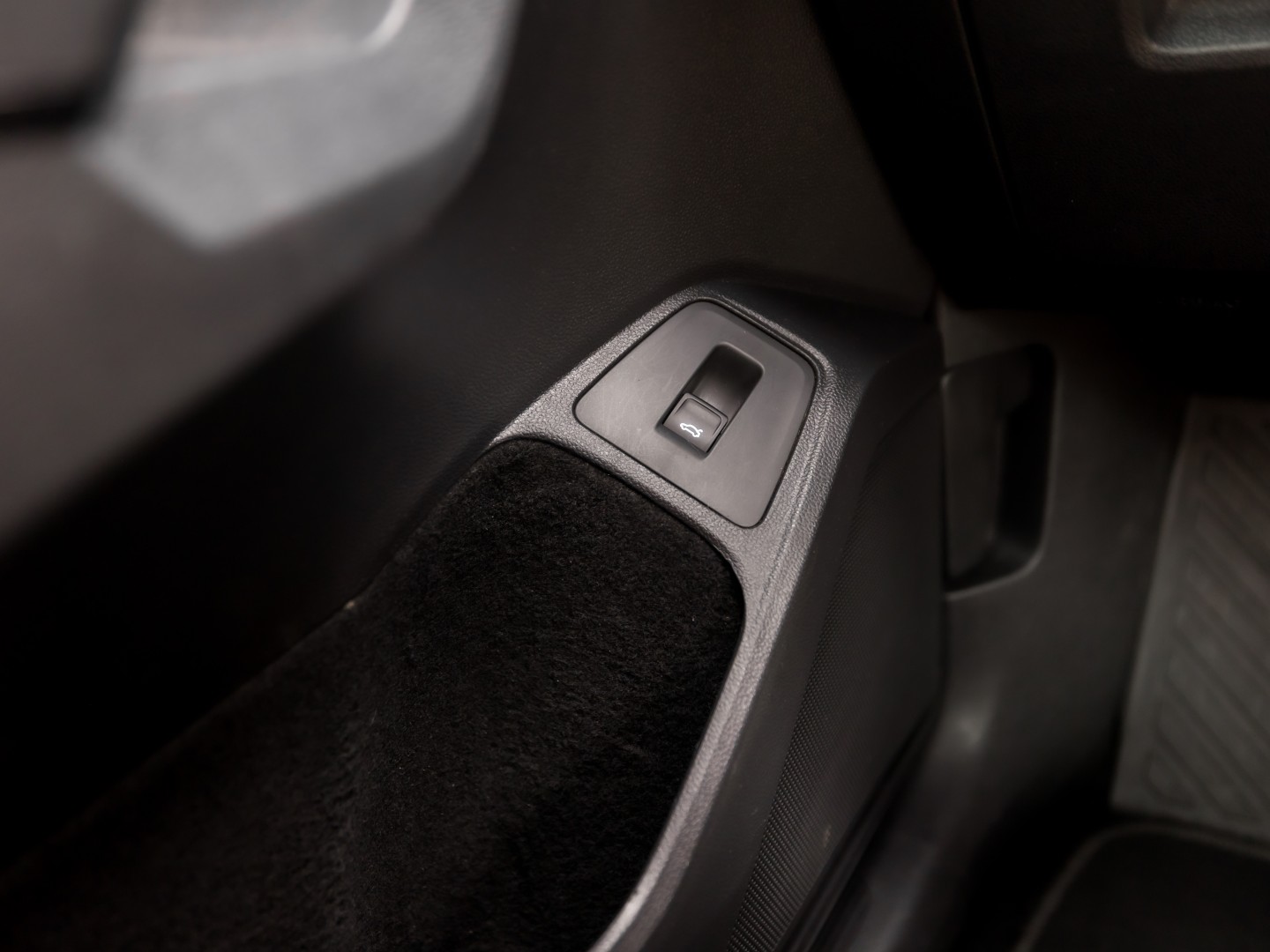 Volkswagen Tiguan Allspace 1.4 TSI Sportline 7 Persoons 150Pk Automaat (APPLE CARPLAY, GROOT NAVI, CLIMATE, GETINT GLAS, SPORTSTOELEN, PARKEERSENSOREN, ADAPTIVE CRUISE, NIEUWSTAAT)