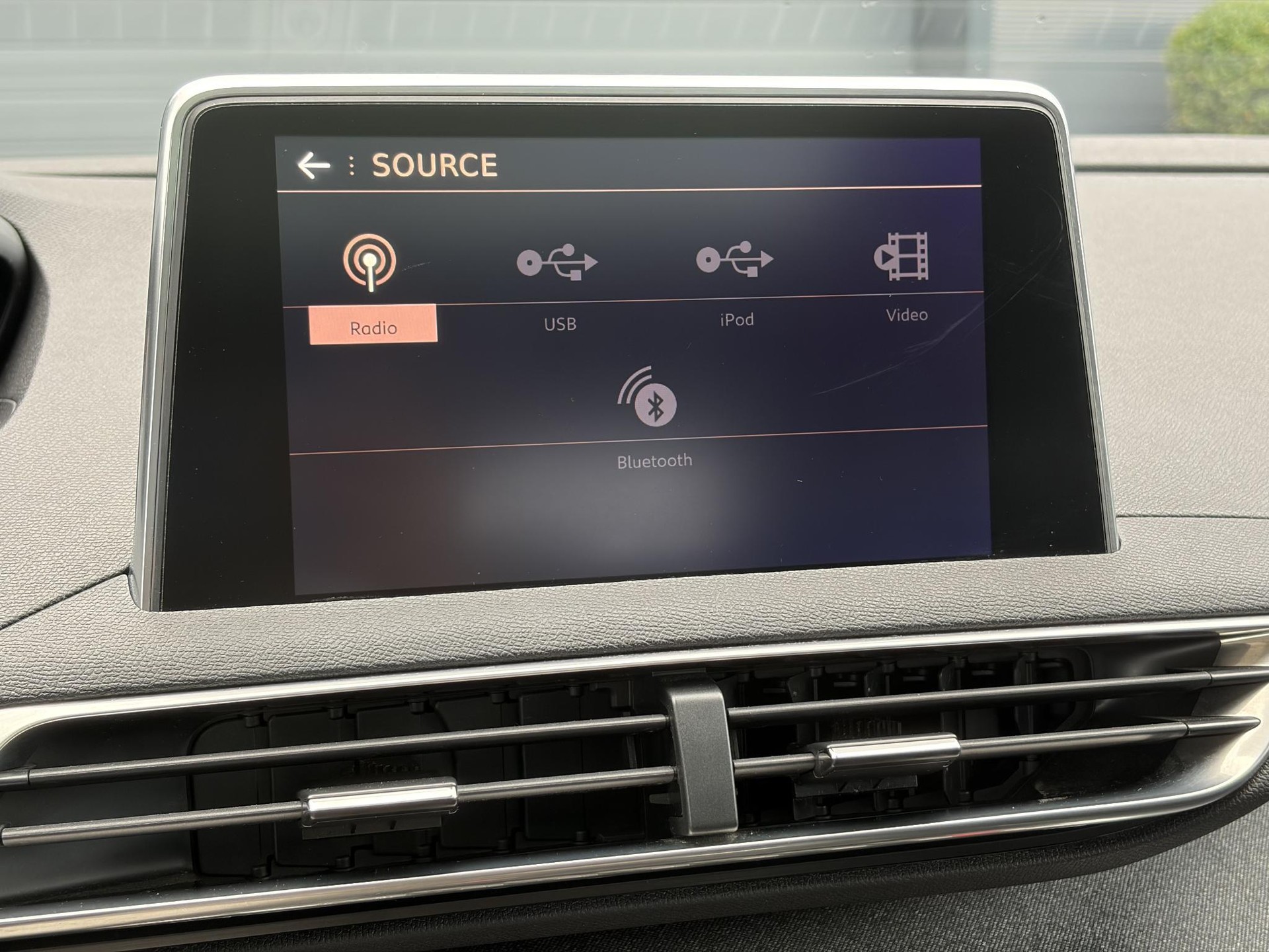 Peugeot 3008 1.2 PureTech GT Line ✓D-riem vv in 2026✓1e Eigenaar✓360 ° Camera✓Pano✓Massage stoel✓Draadloze telefoonlader✓Carplay✓Stoelvw✓Keyless✓Leder✓Navi✓Pdc V+A✓6 Bak✓Dealer Onderhouden✓Rijstrooksensor✓Dodehoeksensor✓19'' Lmv✓N.A.P✓Apk tot 09-2027
