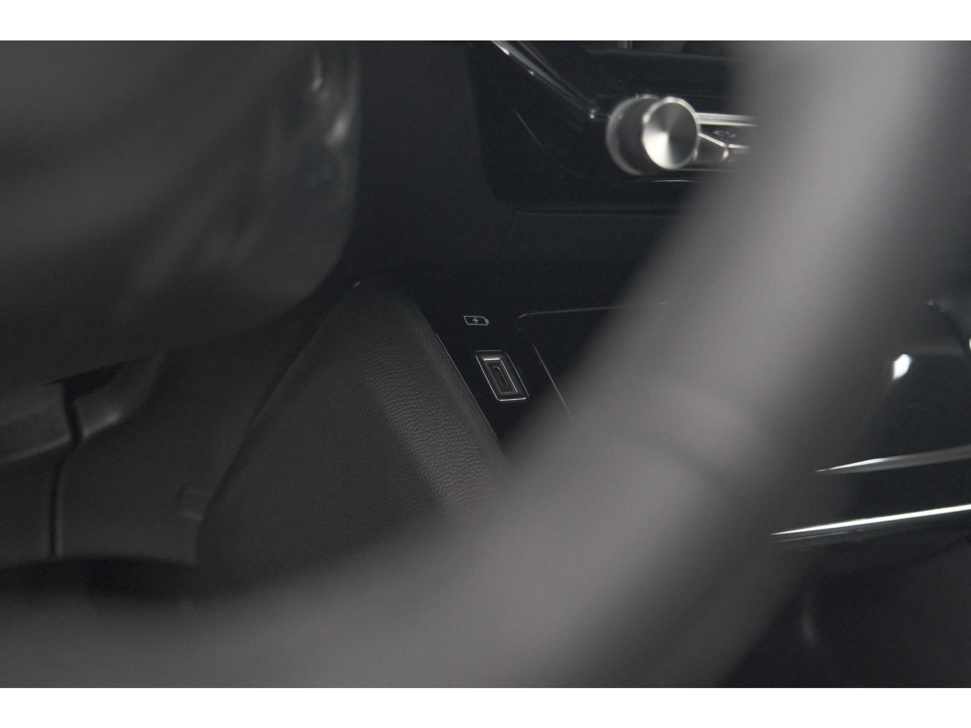 Peugeot 2008 Hybrid 136 e-DCS6 Allure | 360 Camera | Adaptieve Cruise Control | Dodehoekdetectie | Navigatie