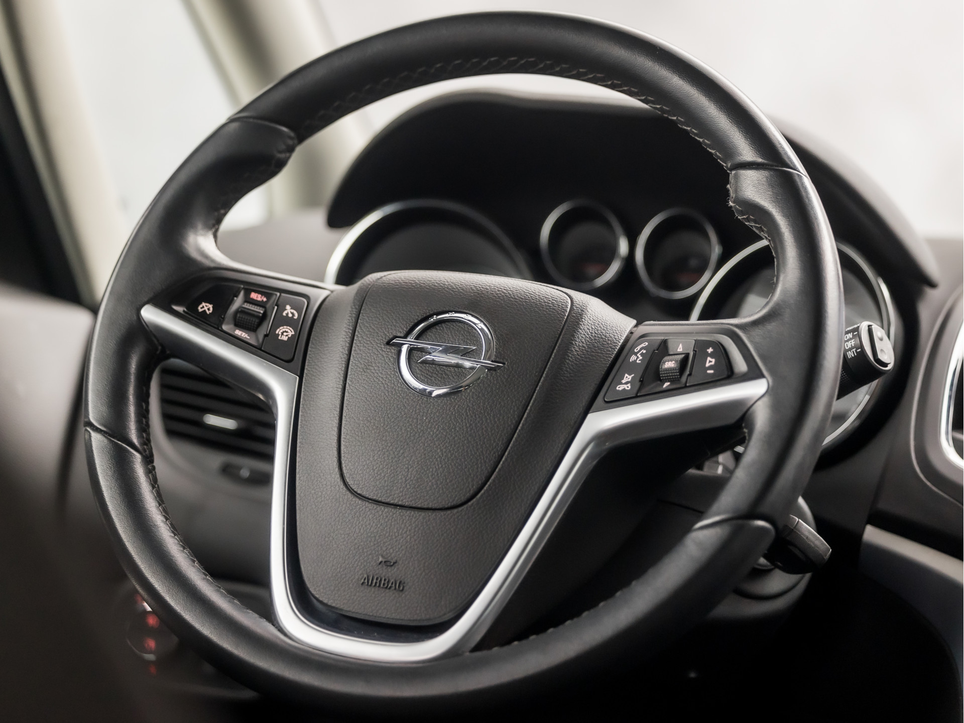 Opel Zafira Tourer 1.4 Sport 7 Persoons (NAVIGATIE, CRUISE, GETINT GLAS, SPORTSTOELEN, LM VELGEN, TREKHAAK, NIEUWSTAAT)