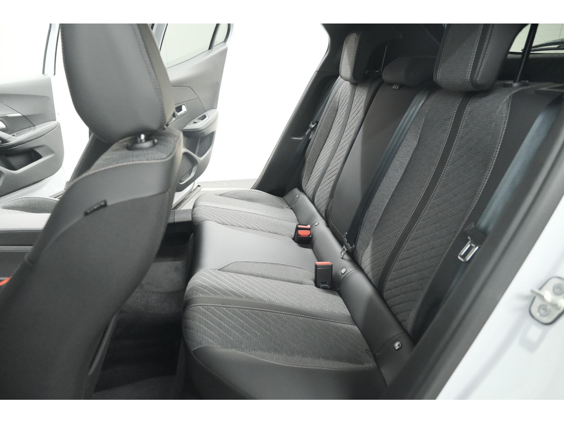 Peugeot 2008 PureTech 100 Allure | 360 Camera | Dodehoekdetectie | Navigatie | Apple Carplay