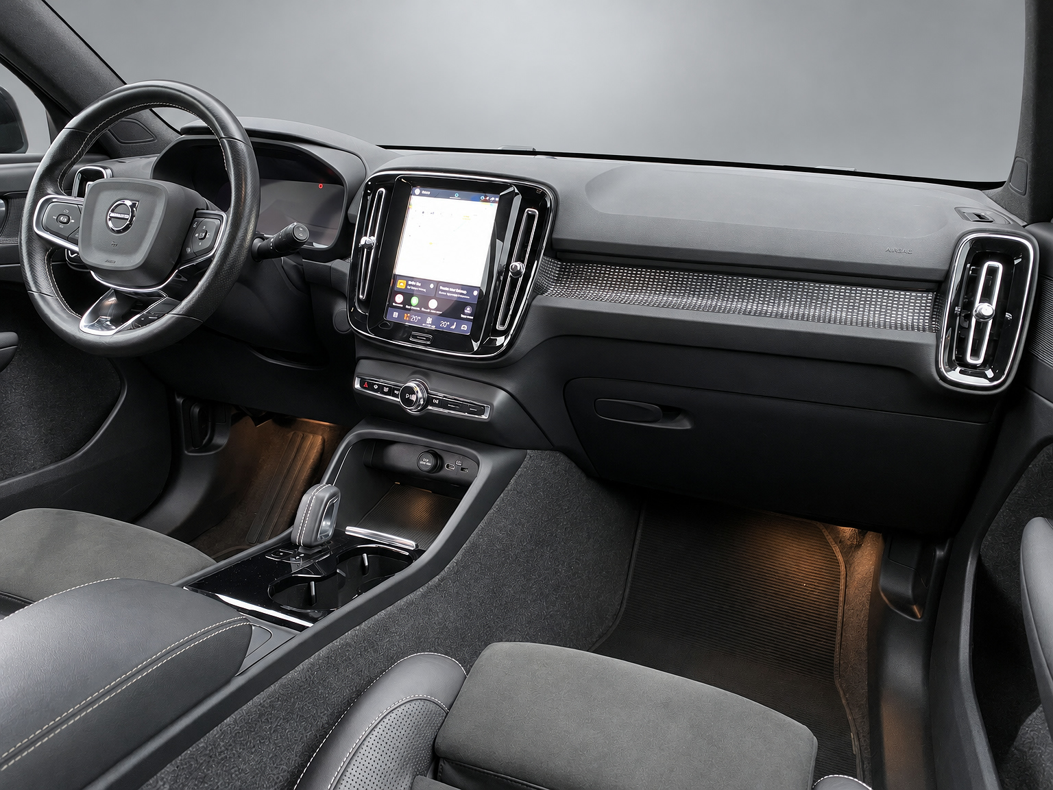 Volvo XC40 Recharge P8 AWD R-Design 408 pk | apple carplay | stoel-stuurverwarming | leder-alcantara | elektr. a. klep | BTW
