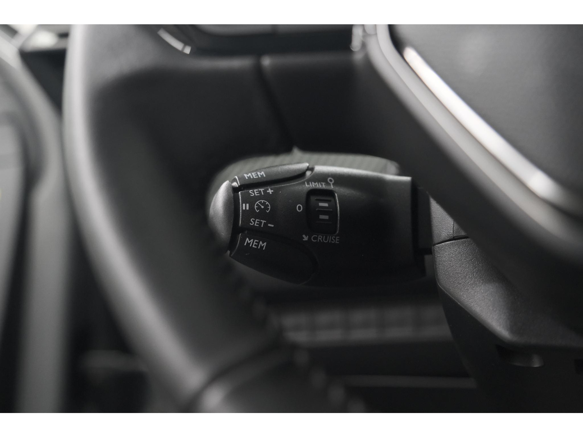 Peugeot 208 PureTech 100 Allure | 360 Camera | Adaptieve Cruise Control | Navigatie | Dodehoekdetectie