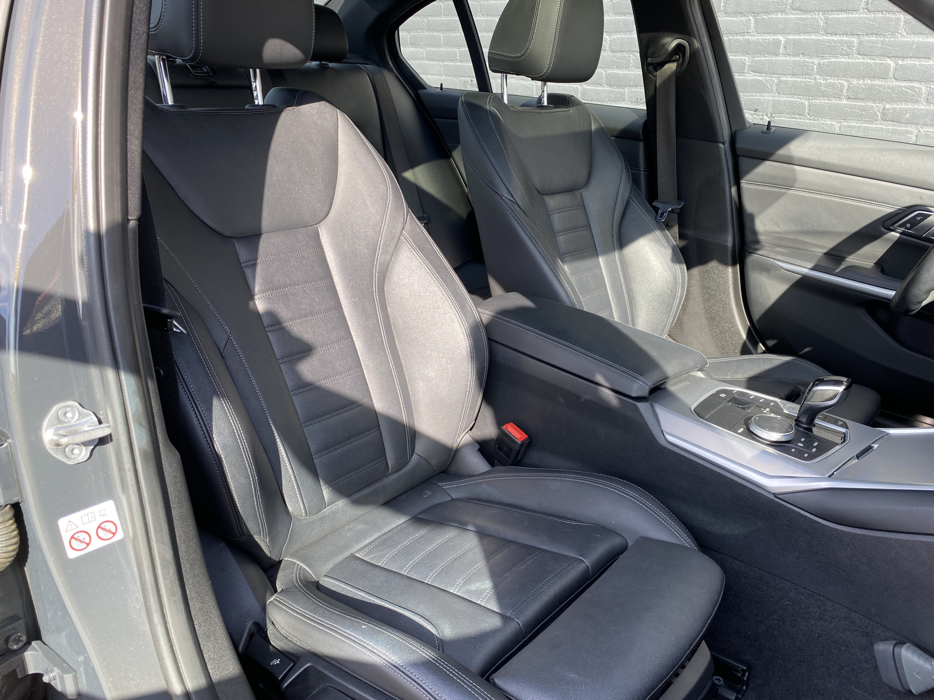 BMW 3-serie 330e High Executive M-Sport | 1e eigenaar | dealer onderh. | schuifdak | leder sportstoelen | camera | BTW auto