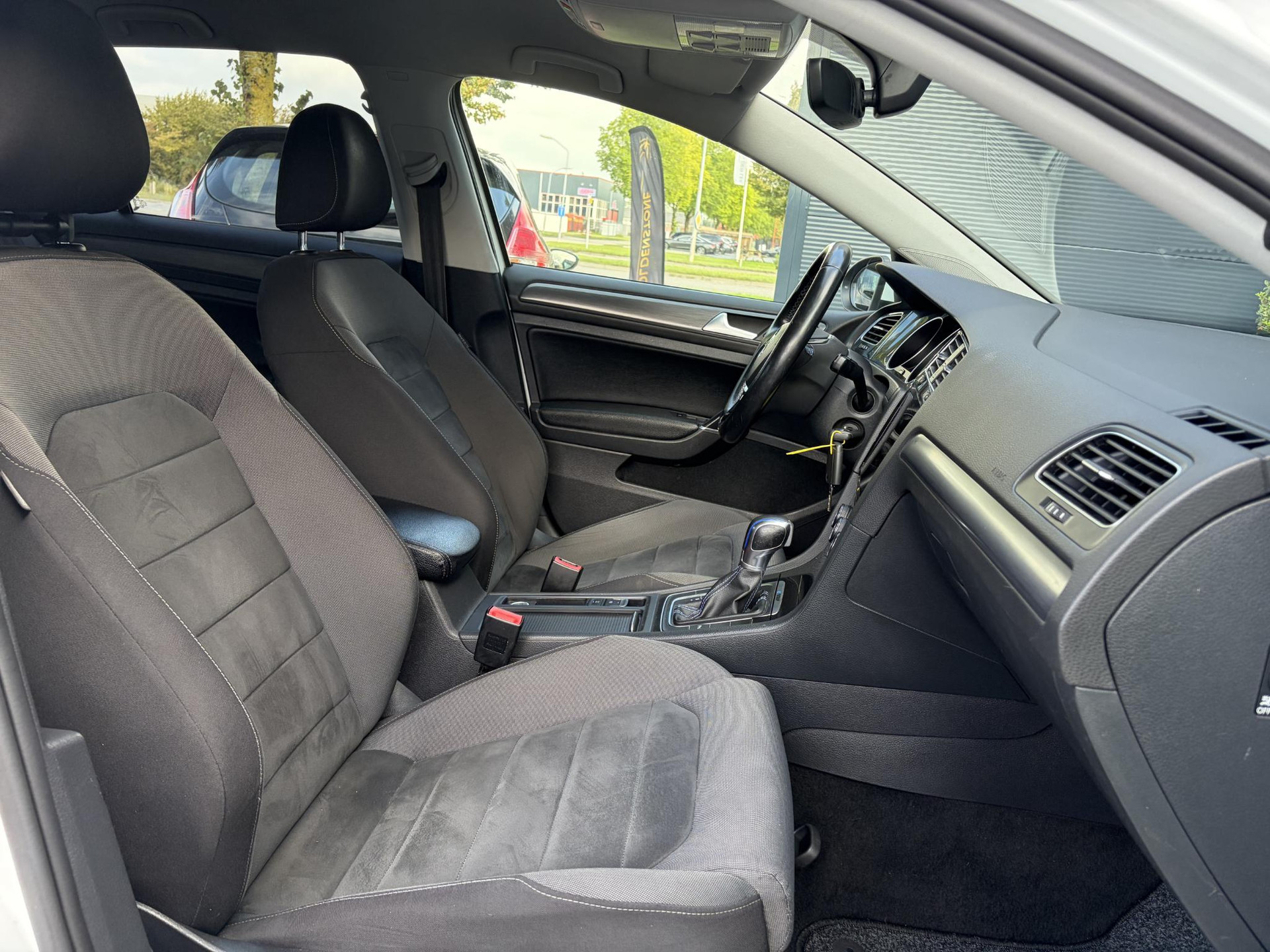 Volkswagen e-Golf ✓SOH 84,55%✓Carplay✓Navi✓LED✓Clima✓Cruise✓Pdc V+A✓Lm velgen✓N.A.P✓Apk tot 07-2027