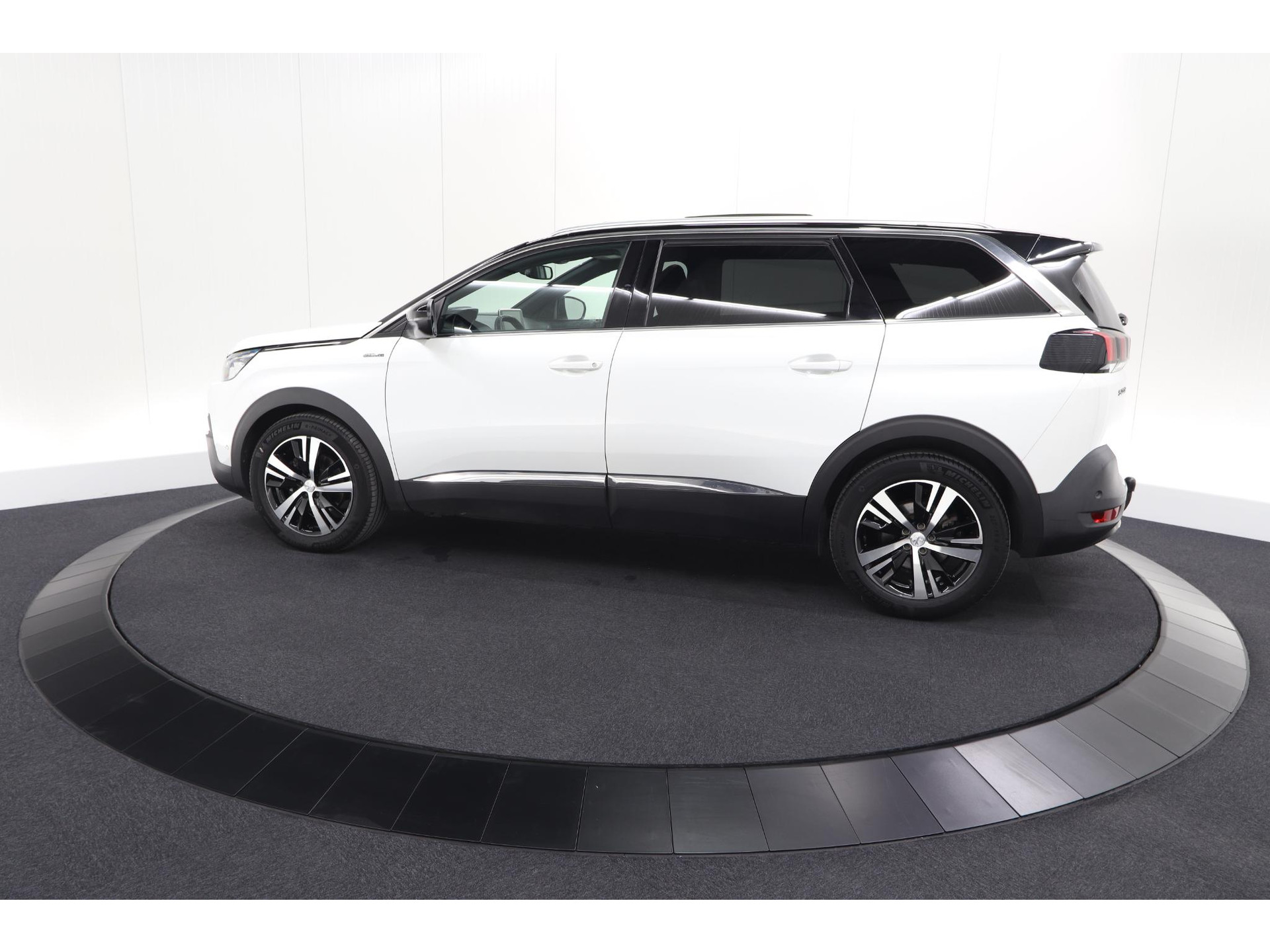 Peugeot 5008 PureTech 130 EAT8 GT-Line | Schuif-/Kanteldak | Trekhaak | Elektrische Kofferklep | Camera
