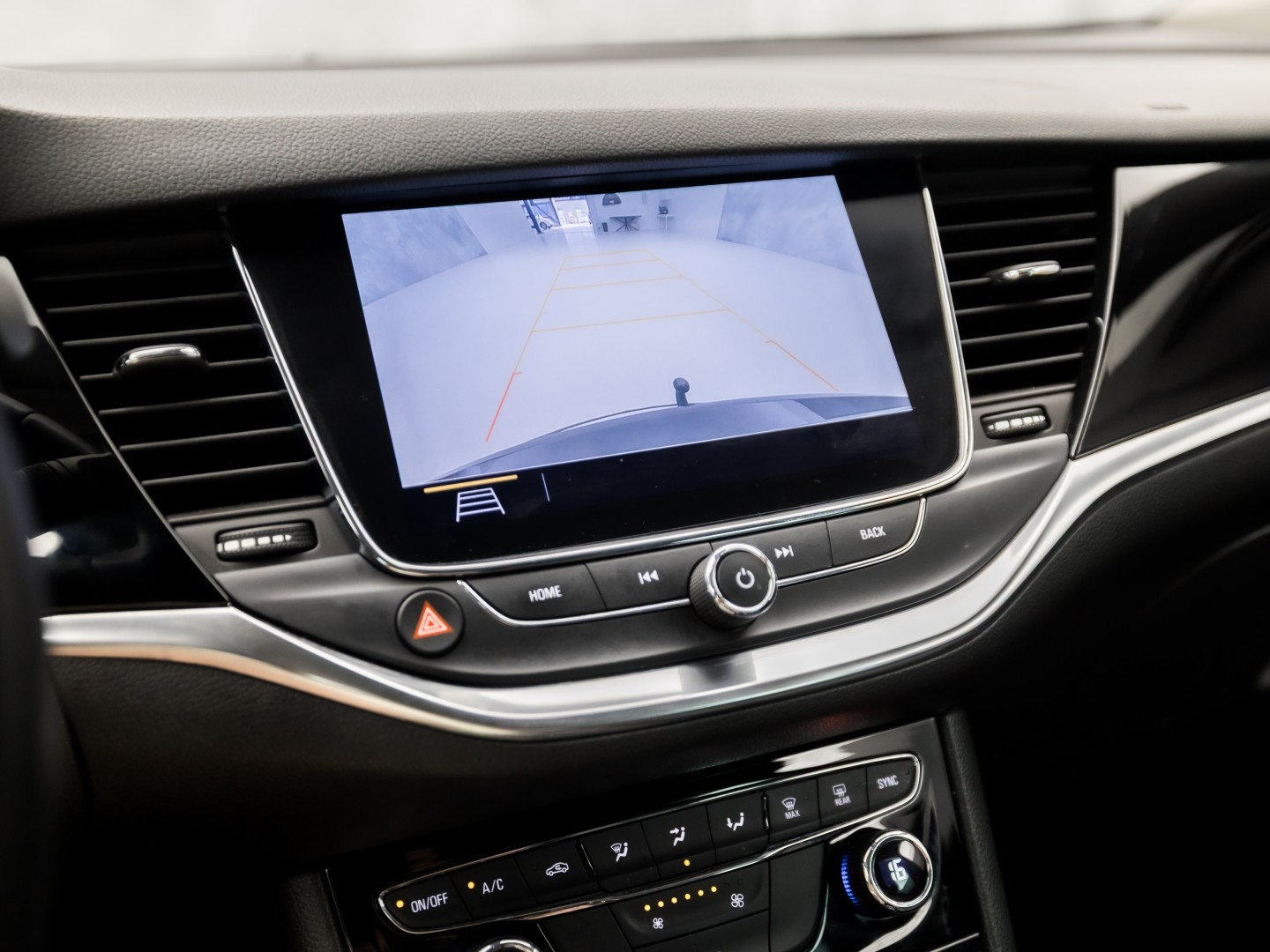Opel Astra Sports Tourer 1.2 Innovation Sport (APPLE CARPLAY, DIGITALE COCKPIT, GROOT NAVI, CLIMATE, CAMERA, TREKHAAK, SPORTSTOELEN, GETINT GLAS, KEYLESS, ADAPTIVE CRUISE, NIEUWSTAAT)