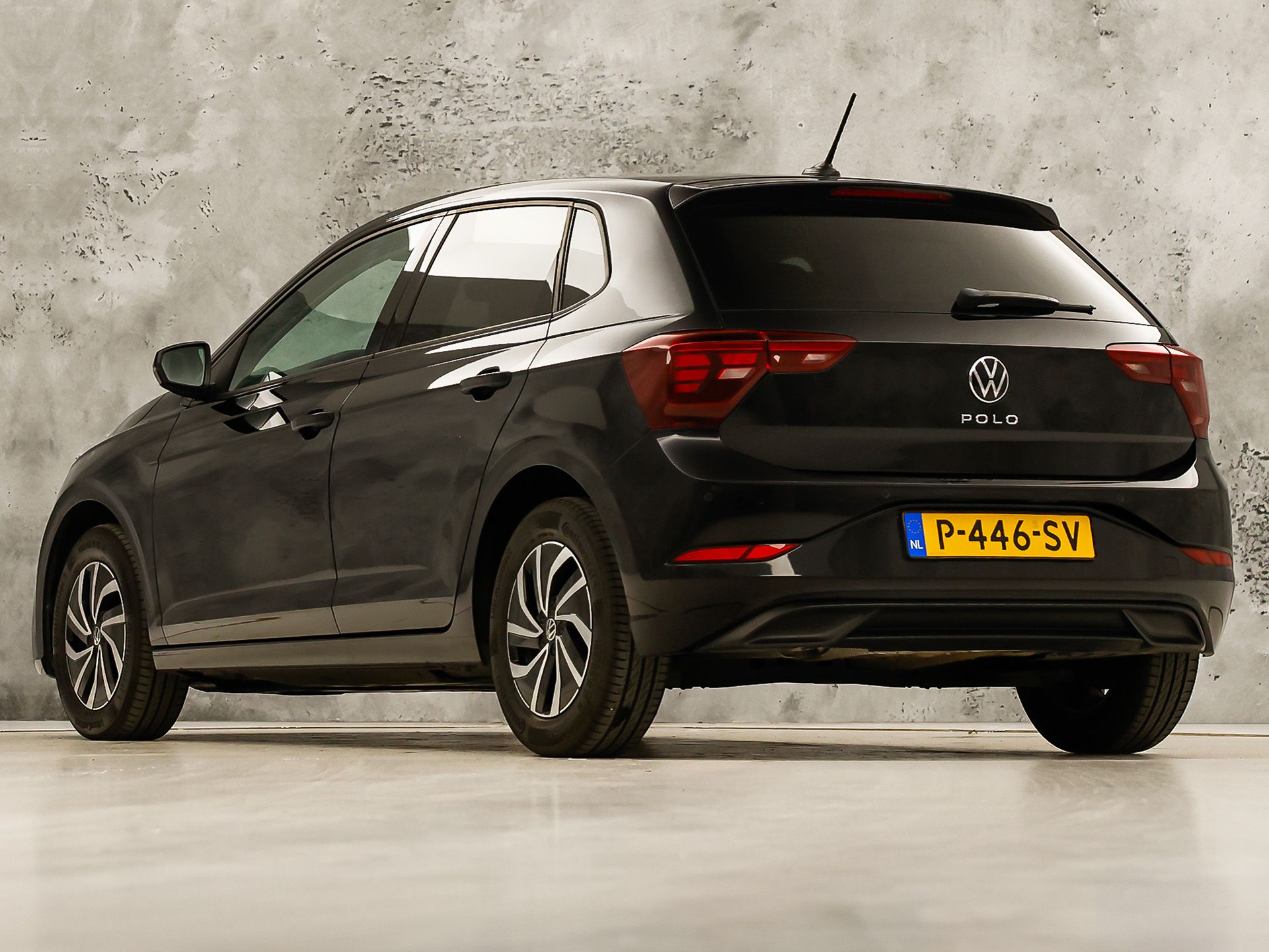 Volkswagen Polo 1.0 TSI Sport (VIRTUAL COCKPIT, 1e EIGENAAR, APPLE CARPLAY, GROOT NAVI, CLIMATE, STOELVERWARMING, SPORTSTOELEN, GETINT GLAS, LM VELGEN, CRUISE, PARKEERSENSOREN, NIEUWSTAAT)