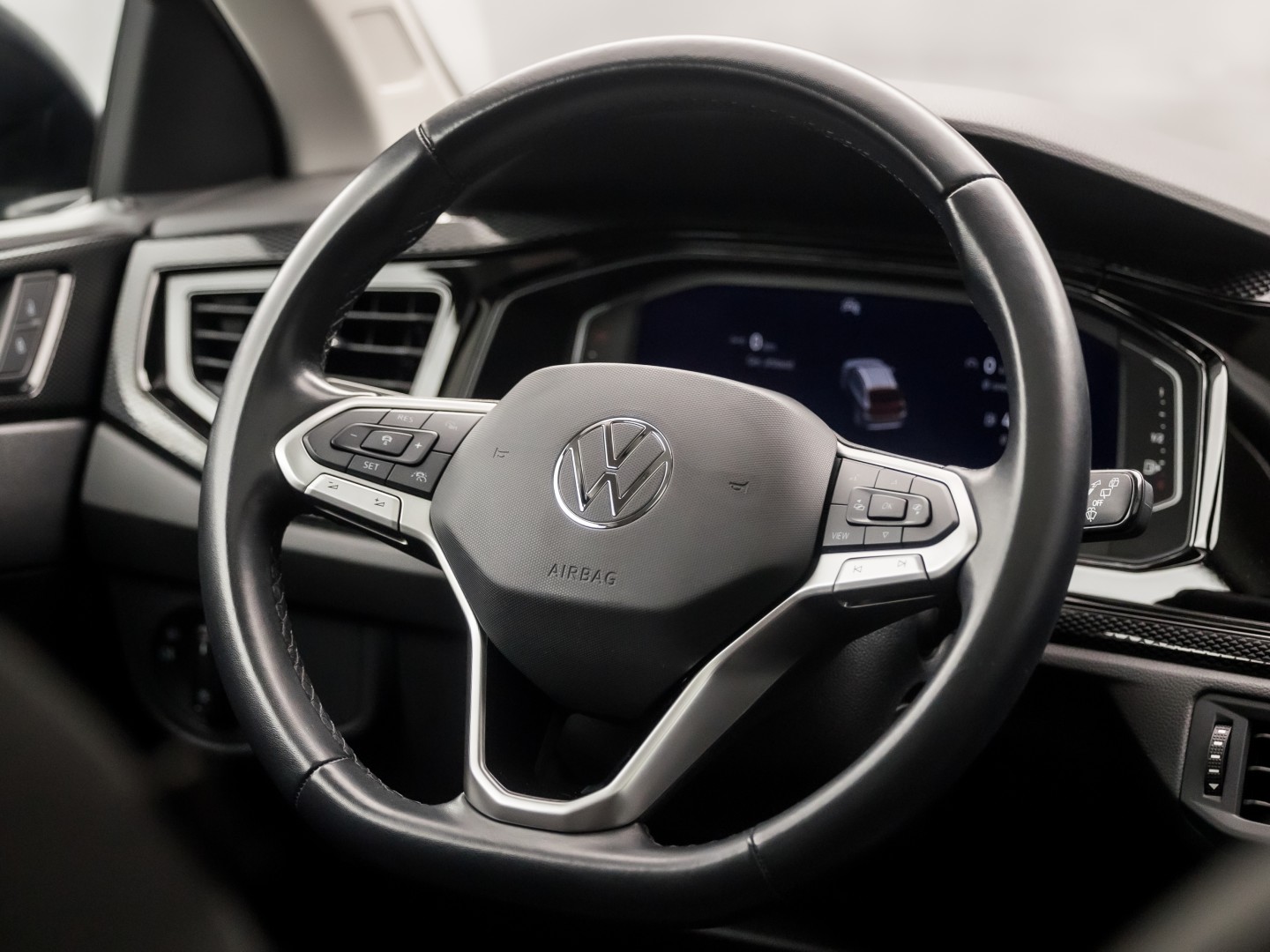 Volkswagen Taigo 1.0 TSI Sport (PANORAMADAK, 1e EIGENAAR, VIRTUAL COCKPIT, APPLE CARPLAY, GROOT NAVI, CLIMATE, STOELVERWARMING, SPORTSTOELEN, GETINT GLAS, IQ LIGHT, NIEUWSTAAT)