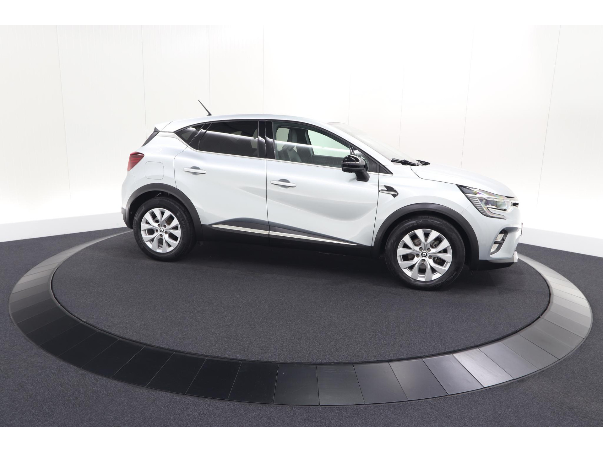 Renault Captur 1.6 E-Tech full hybrid 145 techno | Camera | Parkeersensoren | Climate control | Keyless