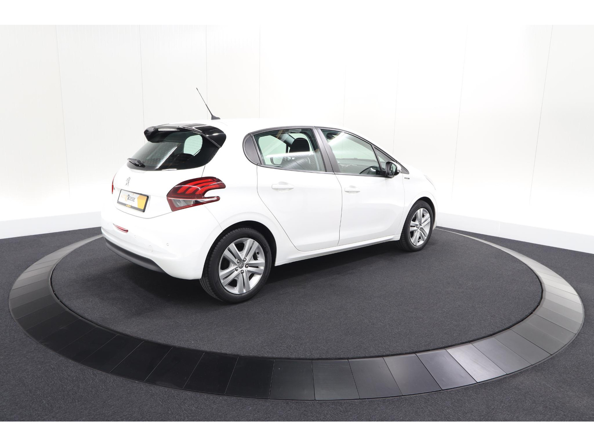 Peugeot 208 PureTech 82 Signature | Parkeersensoren | Apple Carplay | Pack Connect | Armsteun