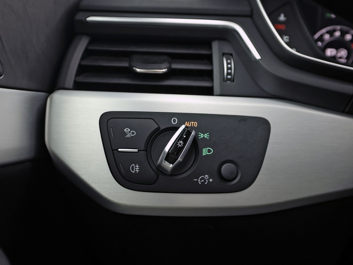 Audi A5 Sportback 2.0 TFSI S-Line Sport 190Pk Automaat (2X S-LINE, VIRTUAL COCKPIT, GROOT NAVI, PLAT SPORTSTUUR, LEDER, STOELVERWARMING, SPORTSTOELEN, GETINT GLAS, PARKEERSENSOREN, NIEUWSTAAT)
