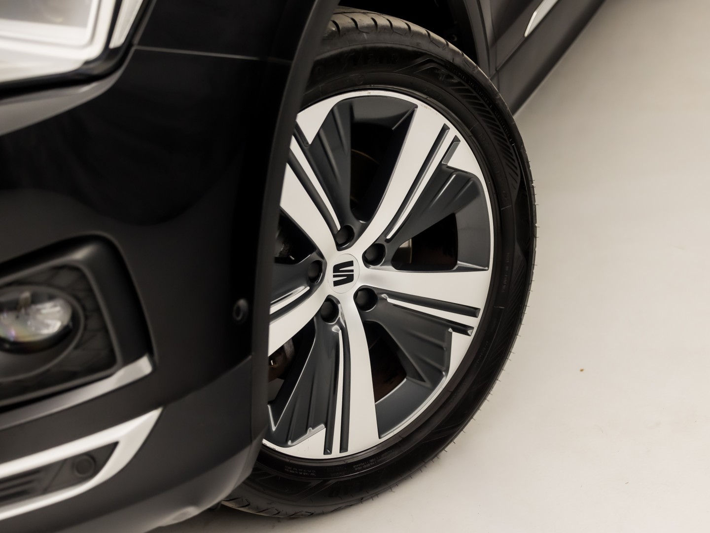 SEAT Tarraco 1.4 TSI e-Hybrid PHEV Xcellence Sport 245Pk Automaat (APPLE CARPLAY, GROOT NAVI, MEMORY SEAT, LEDER, CAMERA, SPORTSTOELEN, STOELVERWARMING, ELEK ACHTERKLEP, GETINT GLAS, NIEUWSTAAT)