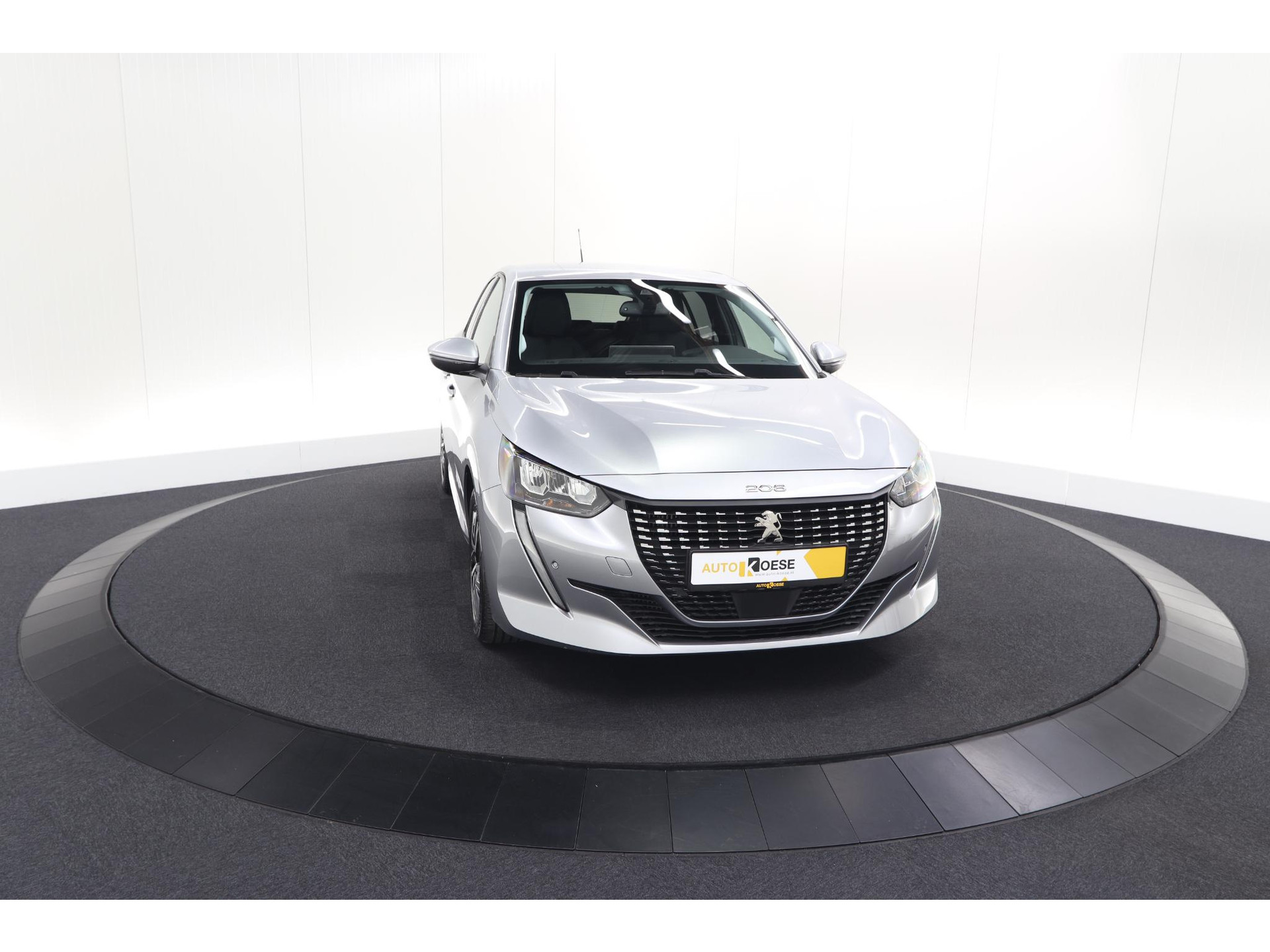 Peugeot 208 PureTech 100 EAT8 Allure | Adaptieve Cruise control |  Camera | Parkeersensoren voor + achter | Navigatie | Apple Carplay