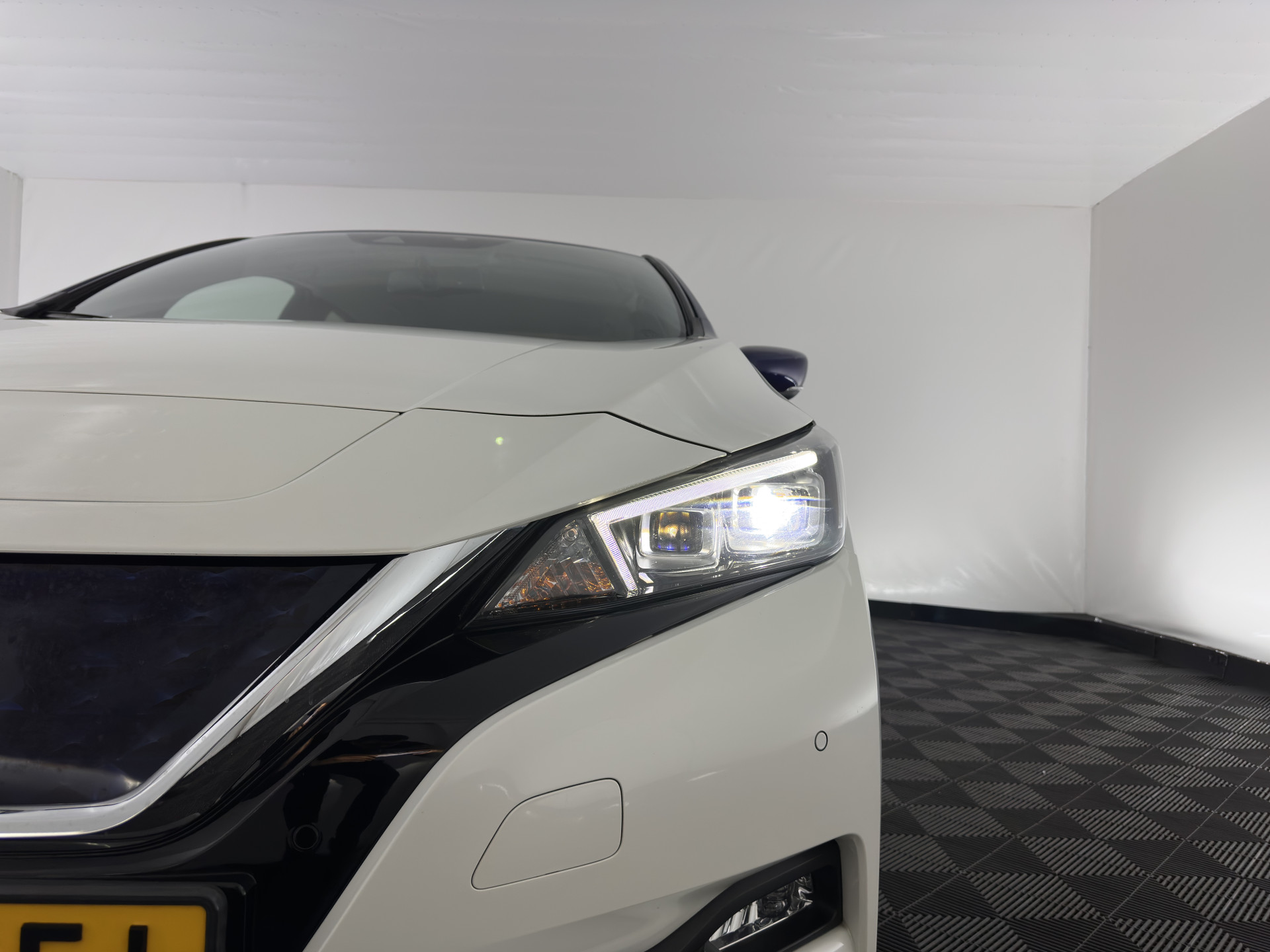 Nissan LEAF e+ Tekna 62 kWh {SOH-95%} (INCL-BTW) *Aut.*LEATHER-MICROFIBRE | FULL-LED | ADAPTIVE-CRUISE | BOSE-AUDIO | TOP-VIEW | DAB | KEYLESS | NAVI-FULLMAP | DAB | HEATED-COMFORTSEATS | BLIND-SPOT | PRIVACY-GLASS | 17''ALU*