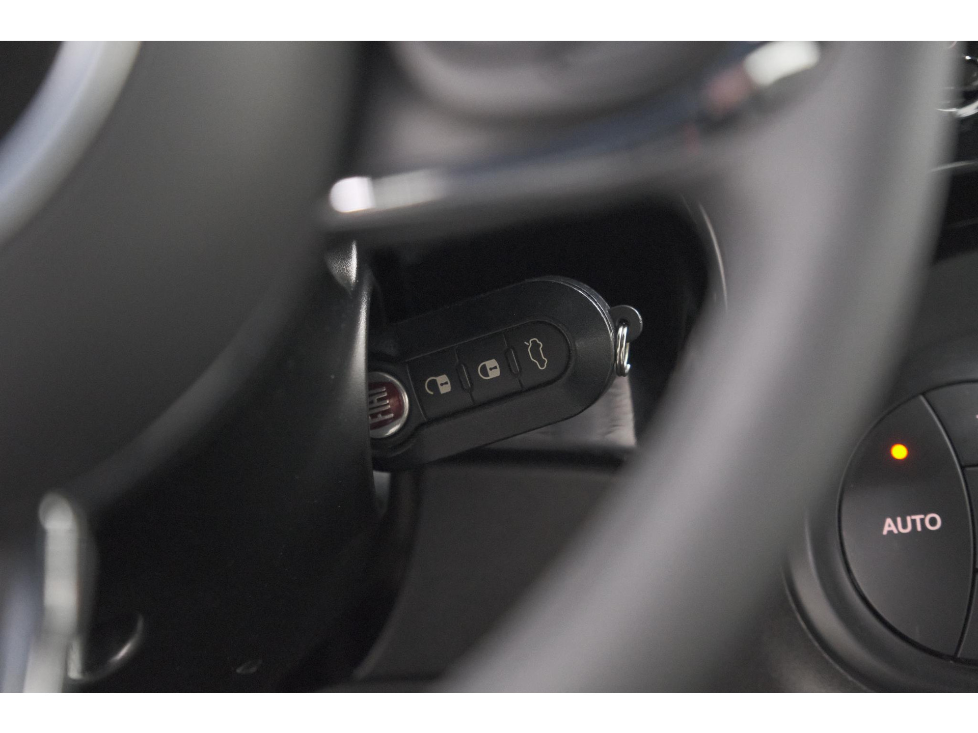Fiat 500 C 1.0 Hybrid Dolcevita | Elektrisch Vouwdak | Apple Carplay | Parkeersensoren | Climate Control
